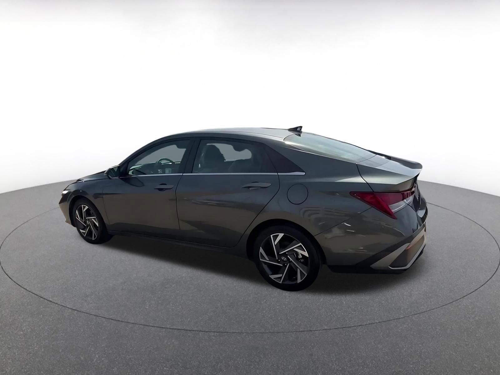 Thumbnail: 2025 Hyundai Elantra - 10