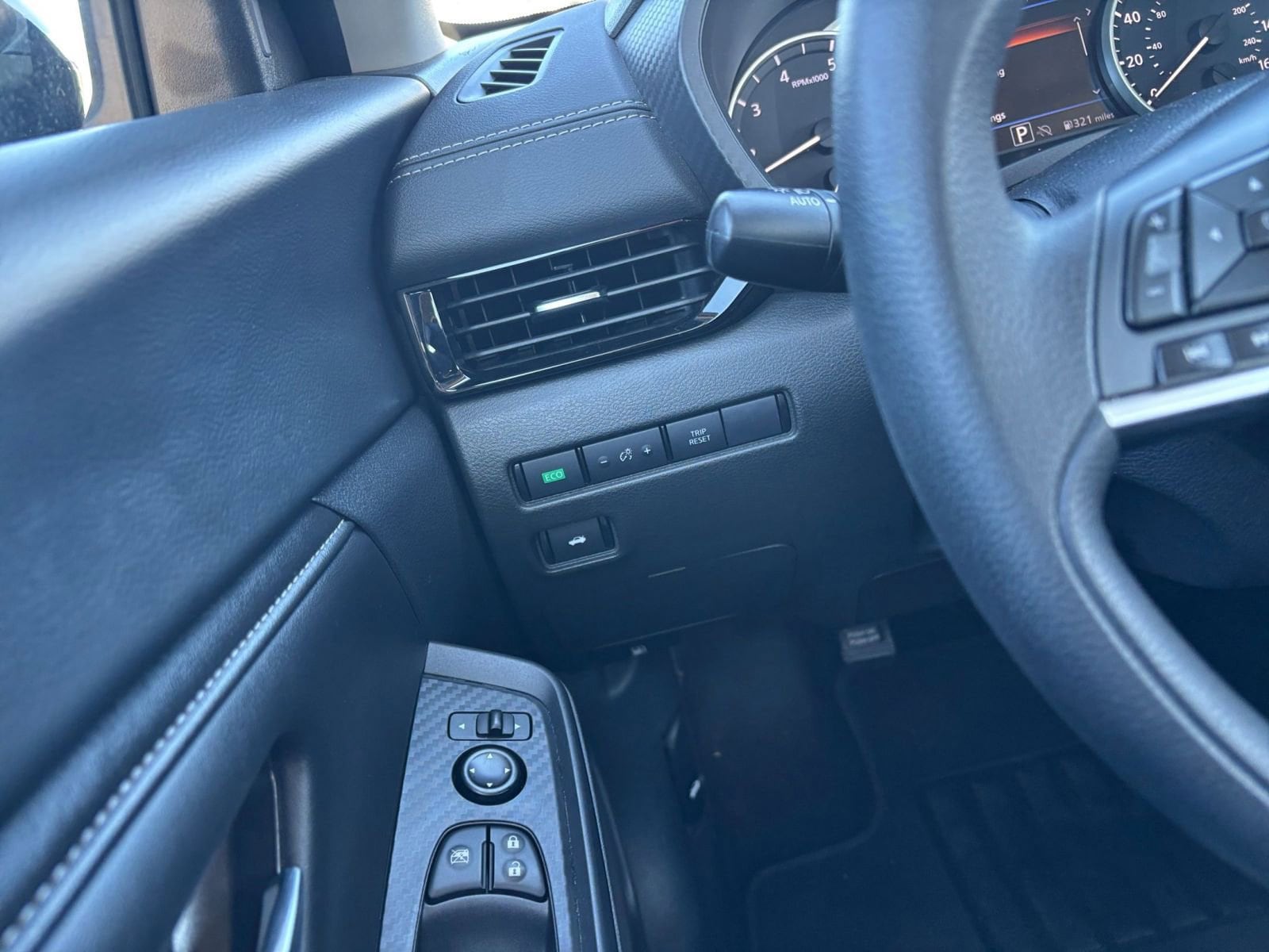 Thumbnail: 2025 Nissan Sentra - 32