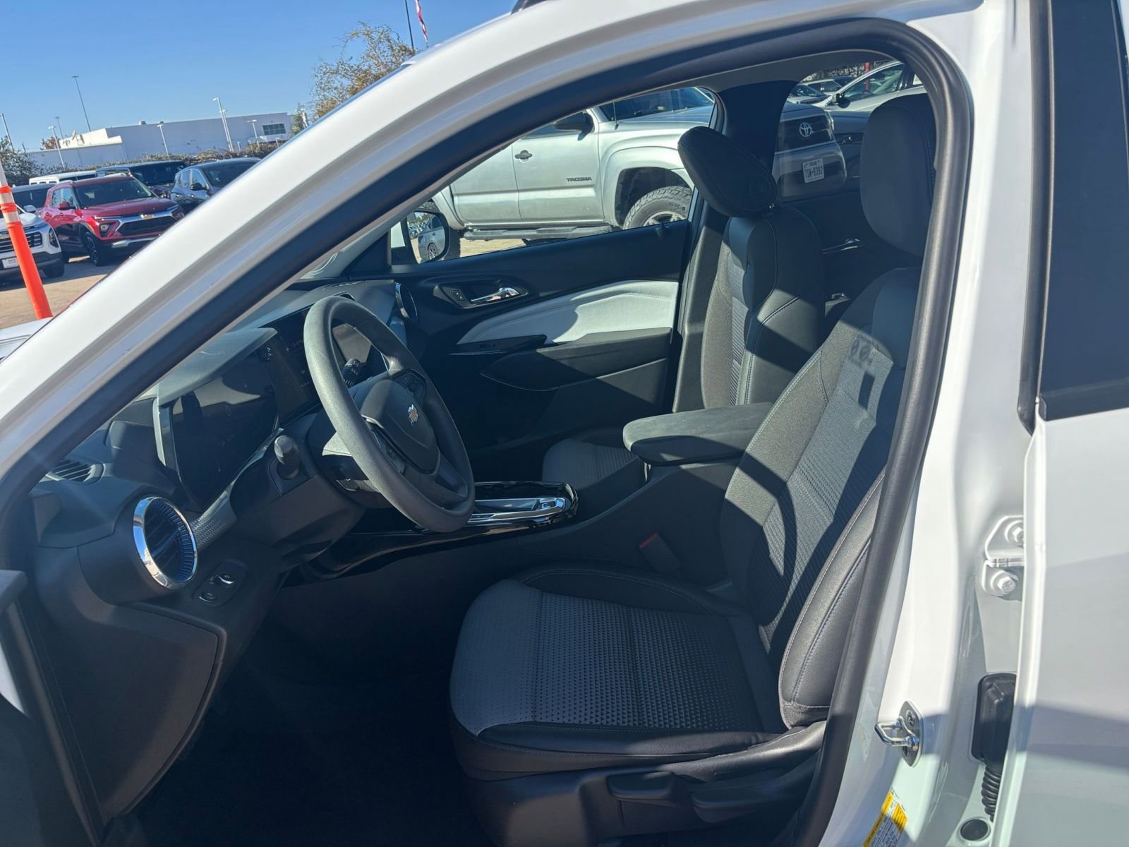 Thumbnail: 2025 Chevrolet Trax - 24