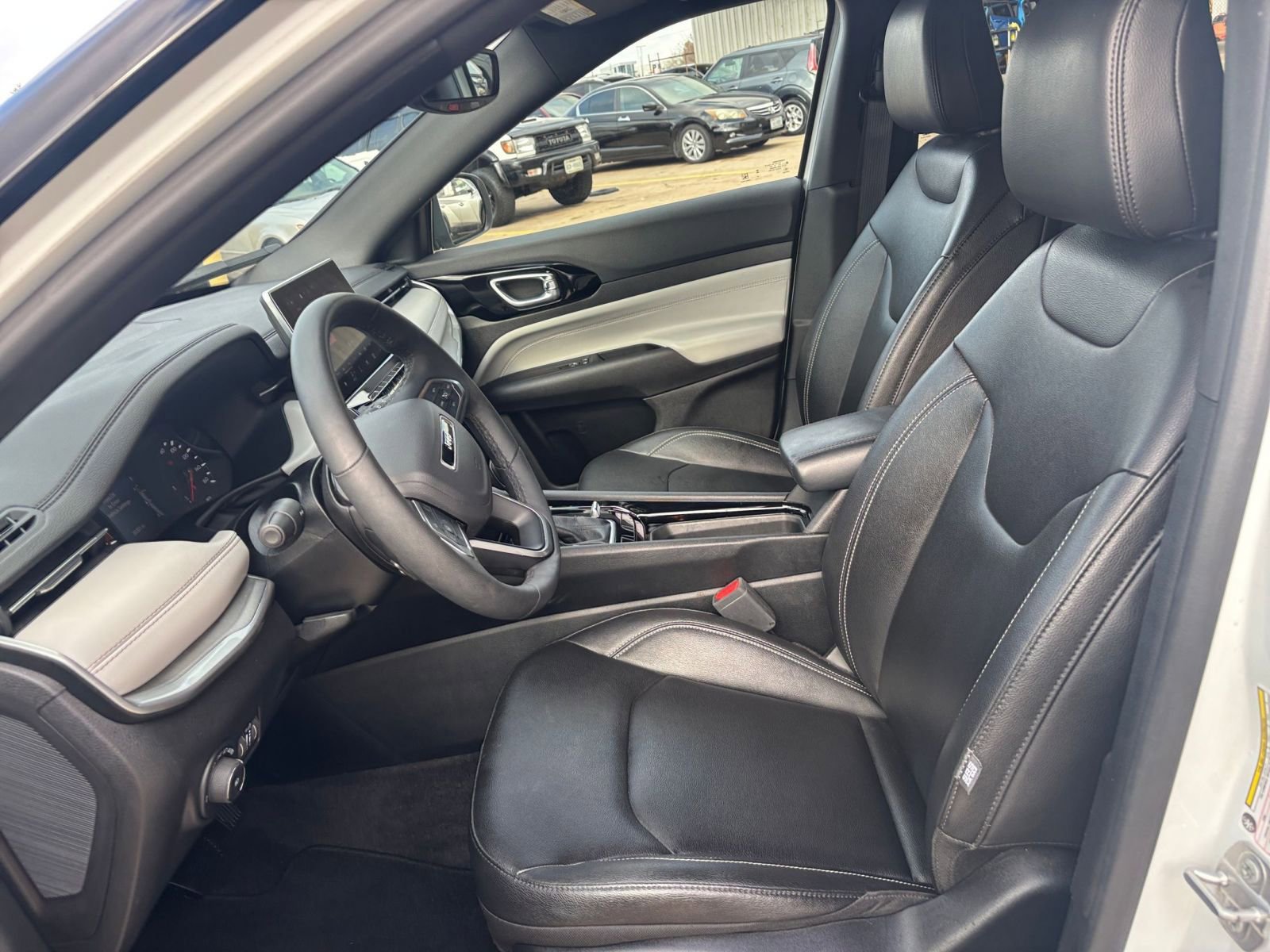 Thumbnail: 2025 Jeep Compass - 27