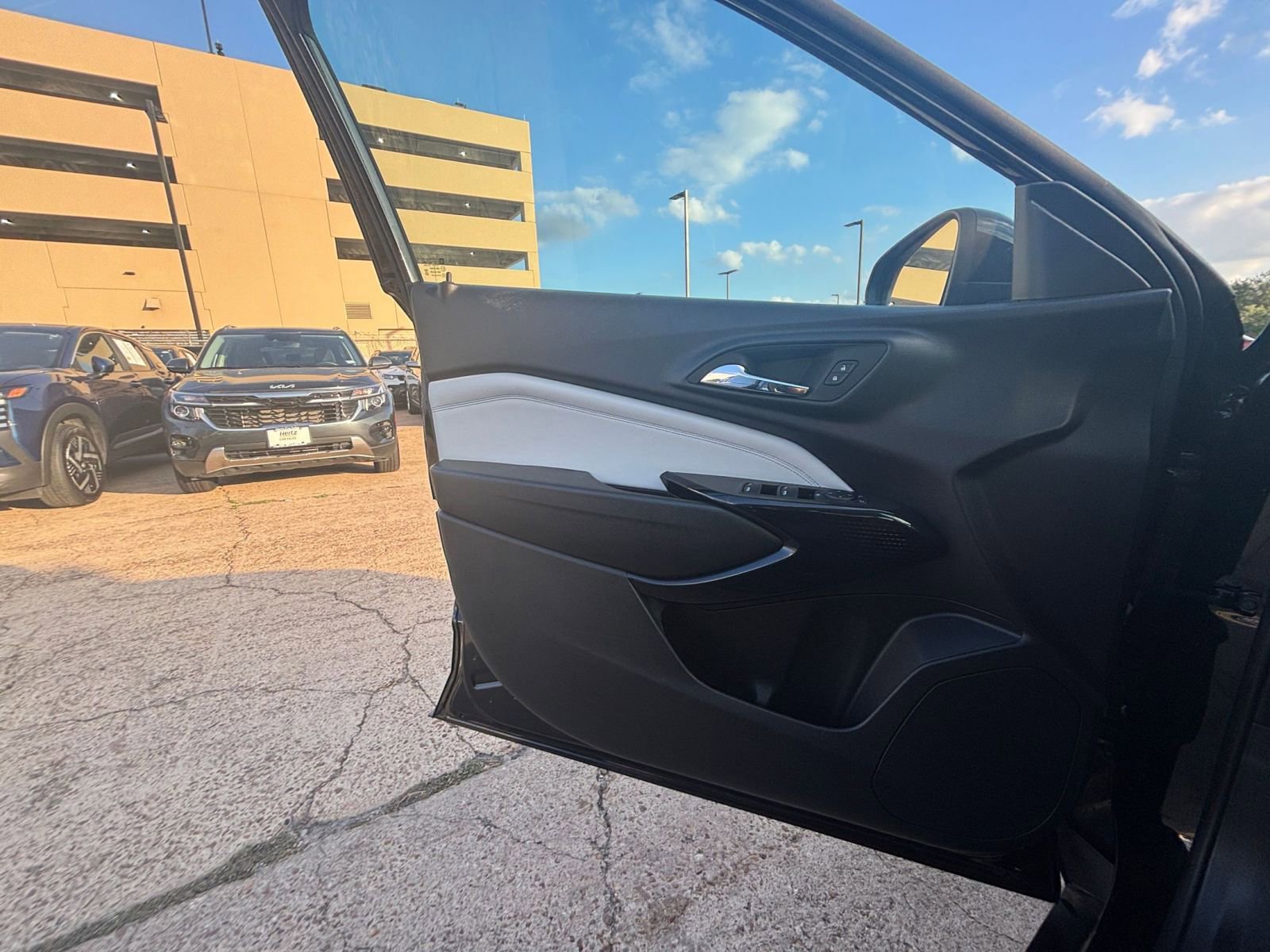 Thumbnail: 2025 Chevrolet Trax - 20