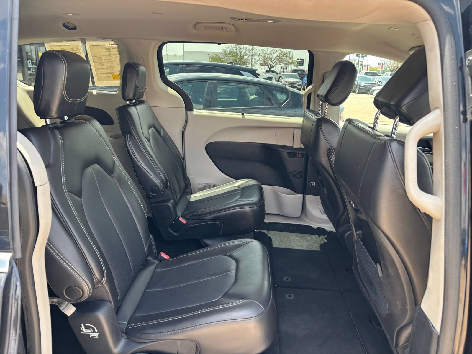 Thumbnail: 2023 Chrysler Pacifica - 27