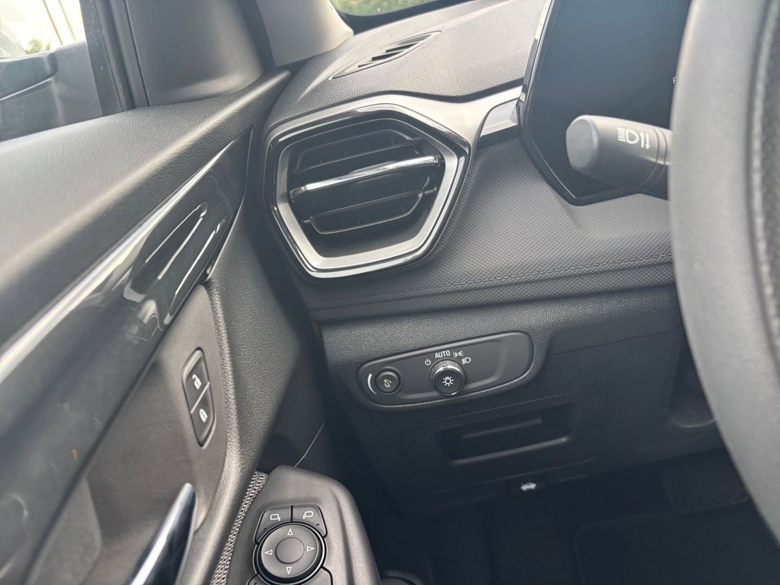 Thumbnail: 2025 Chevrolet TrailBlazer - 32