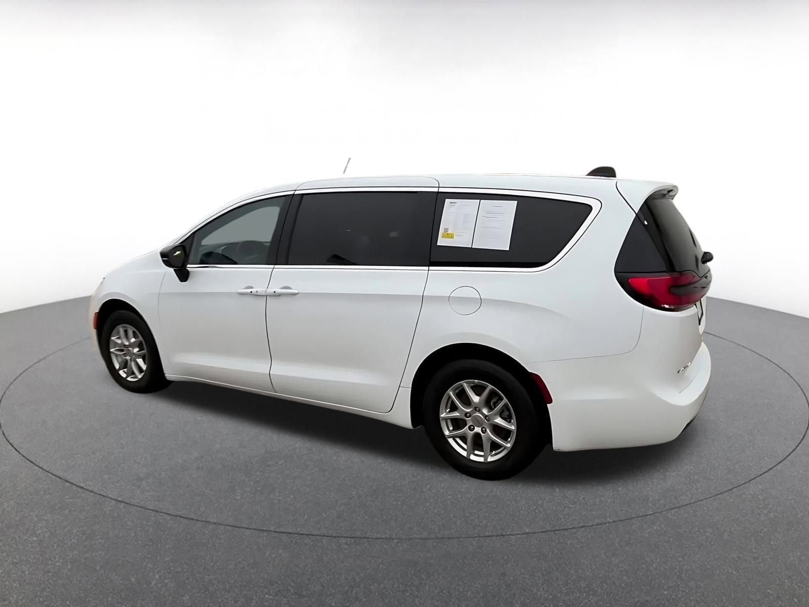 Thumbnail: 2025 Chrysler Pacifica - 10