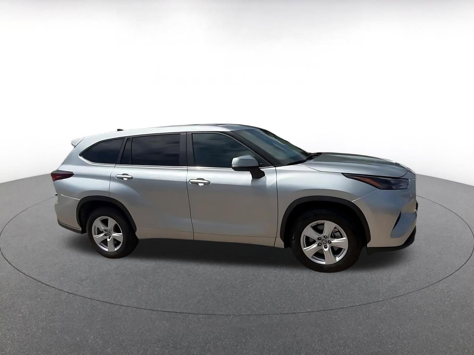 Thumbnail: 2025 Toyota Highlander - 2