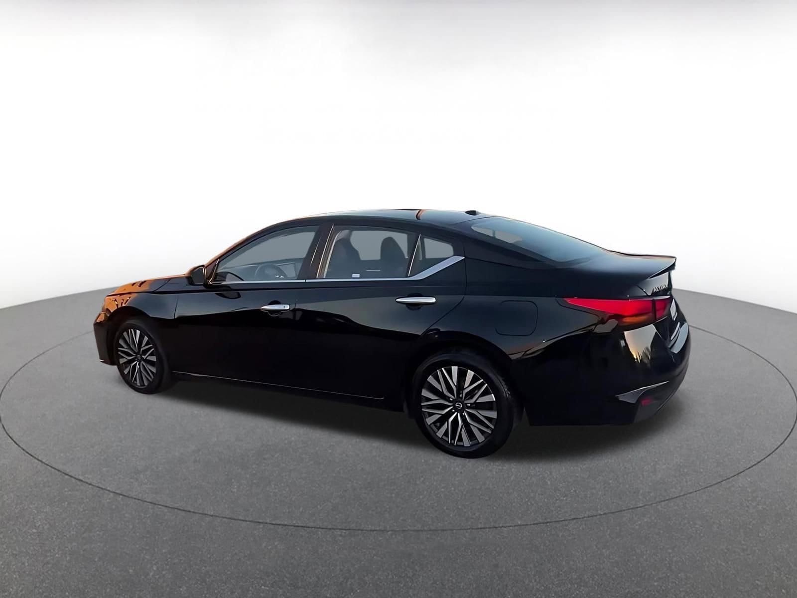 Thumbnail: 2023 Nissan Altima - 10