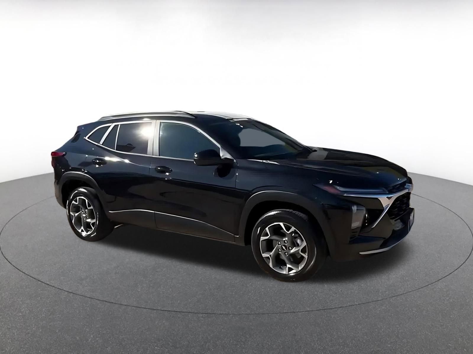 Thumbnail: 2025 Chevrolet Trax - 2