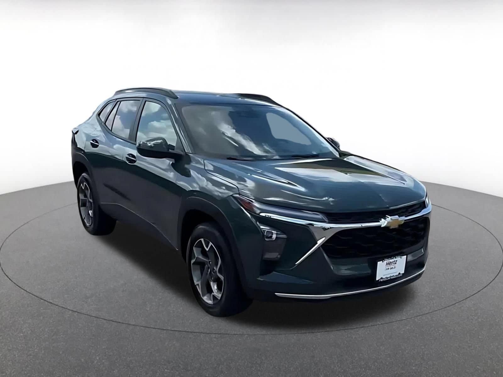 Thumbnail: 2025 Chevrolet Trax - 3