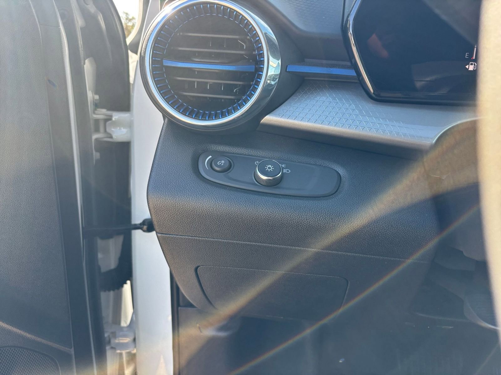 Thumbnail: 2025 Chevrolet Trax - 33