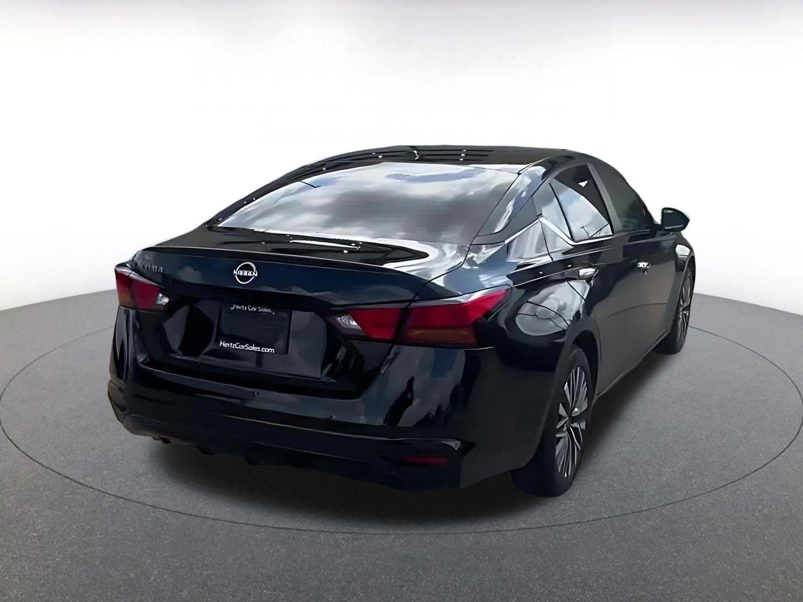 Thumbnail: 2025 Nissan Altima - 12