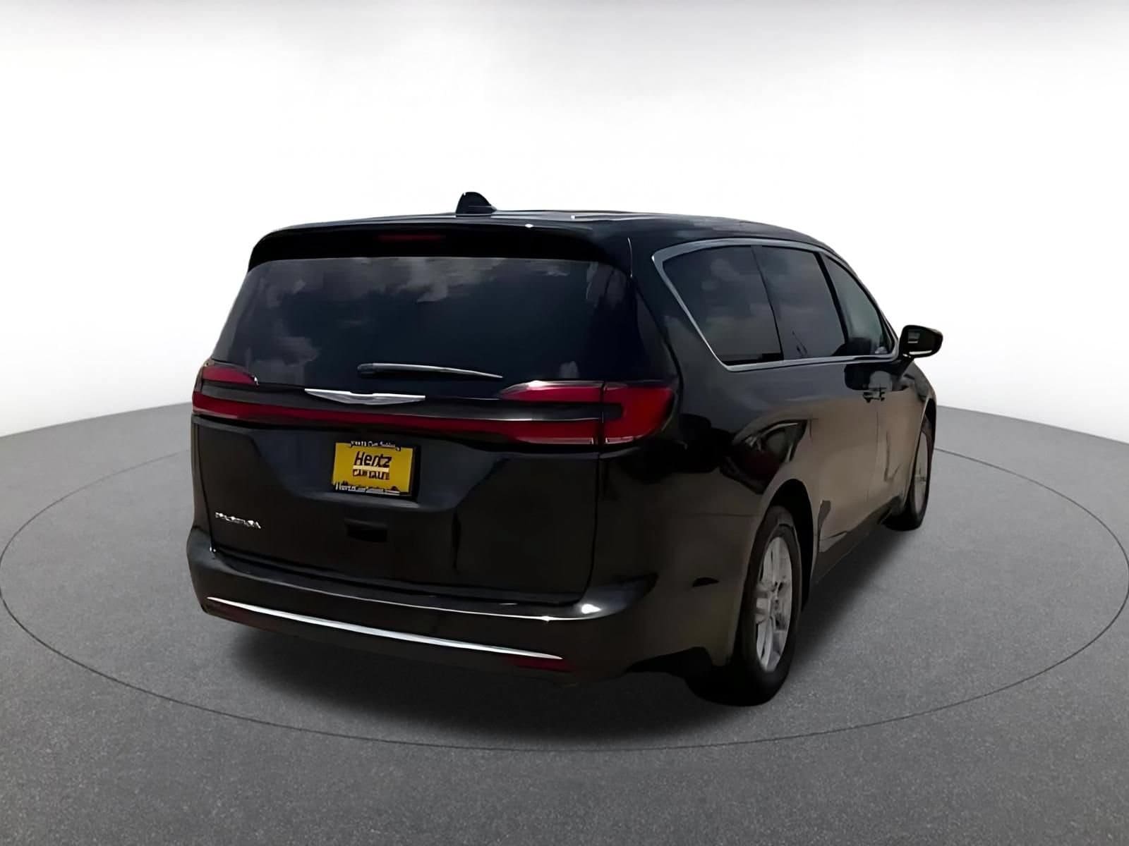 Thumbnail: 2023 Chrysler Pacifica - 14