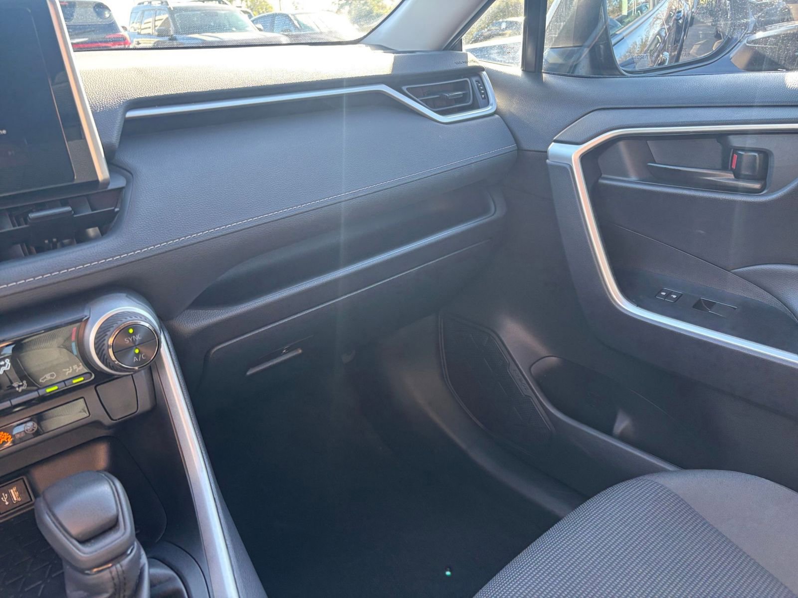 Thumbnail: 2025 Toyota RAV4 - 34