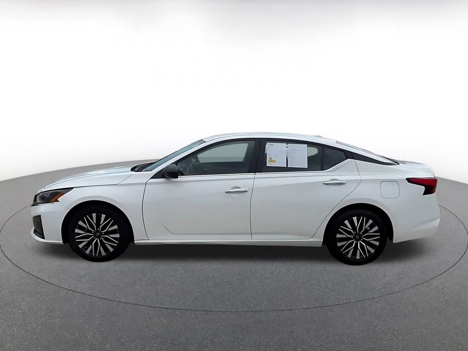 Thumbnail: 2025 Nissan Altima - 9