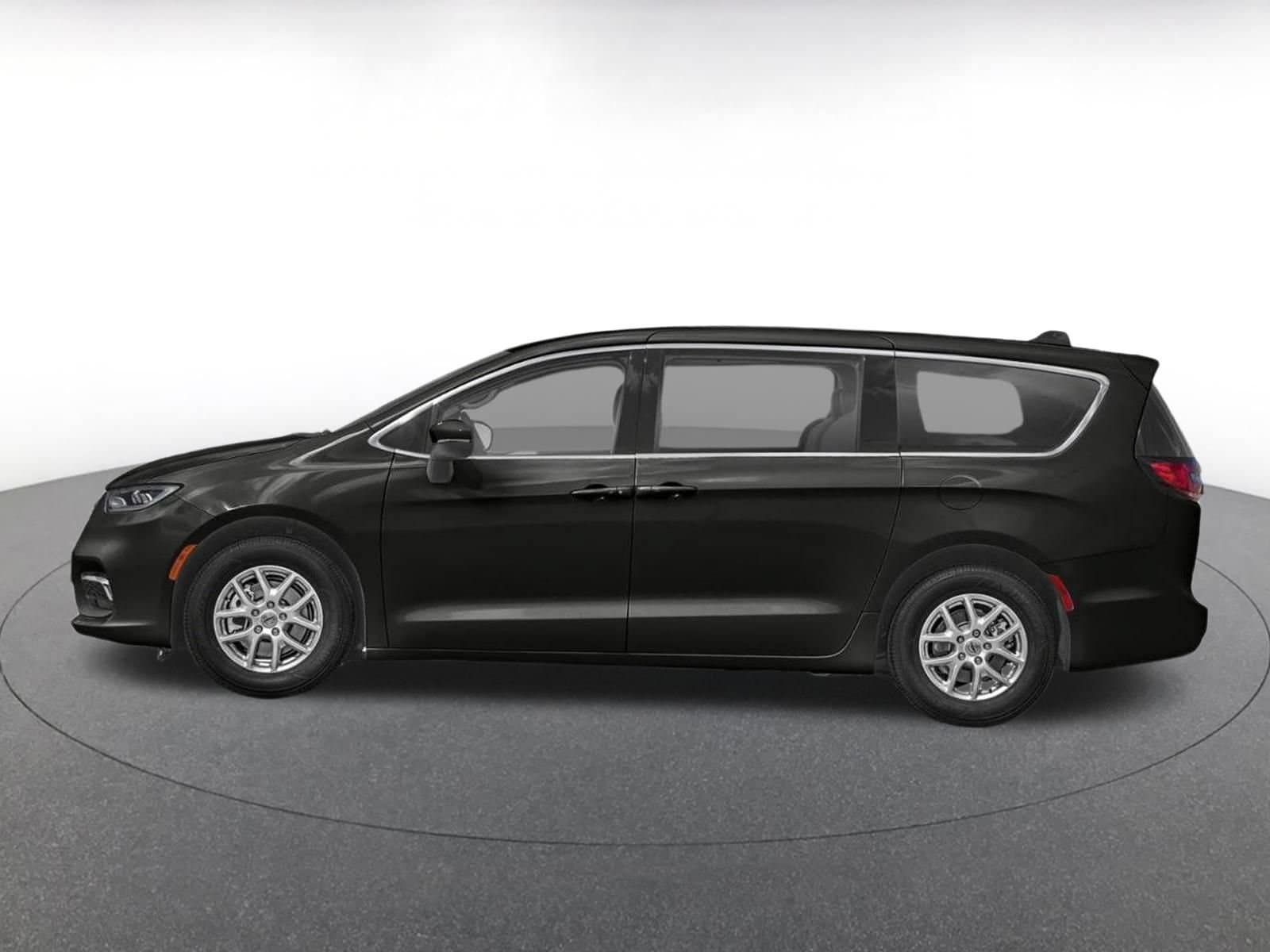 Thumbnail: 2023 Chrysler Pacifica - 3