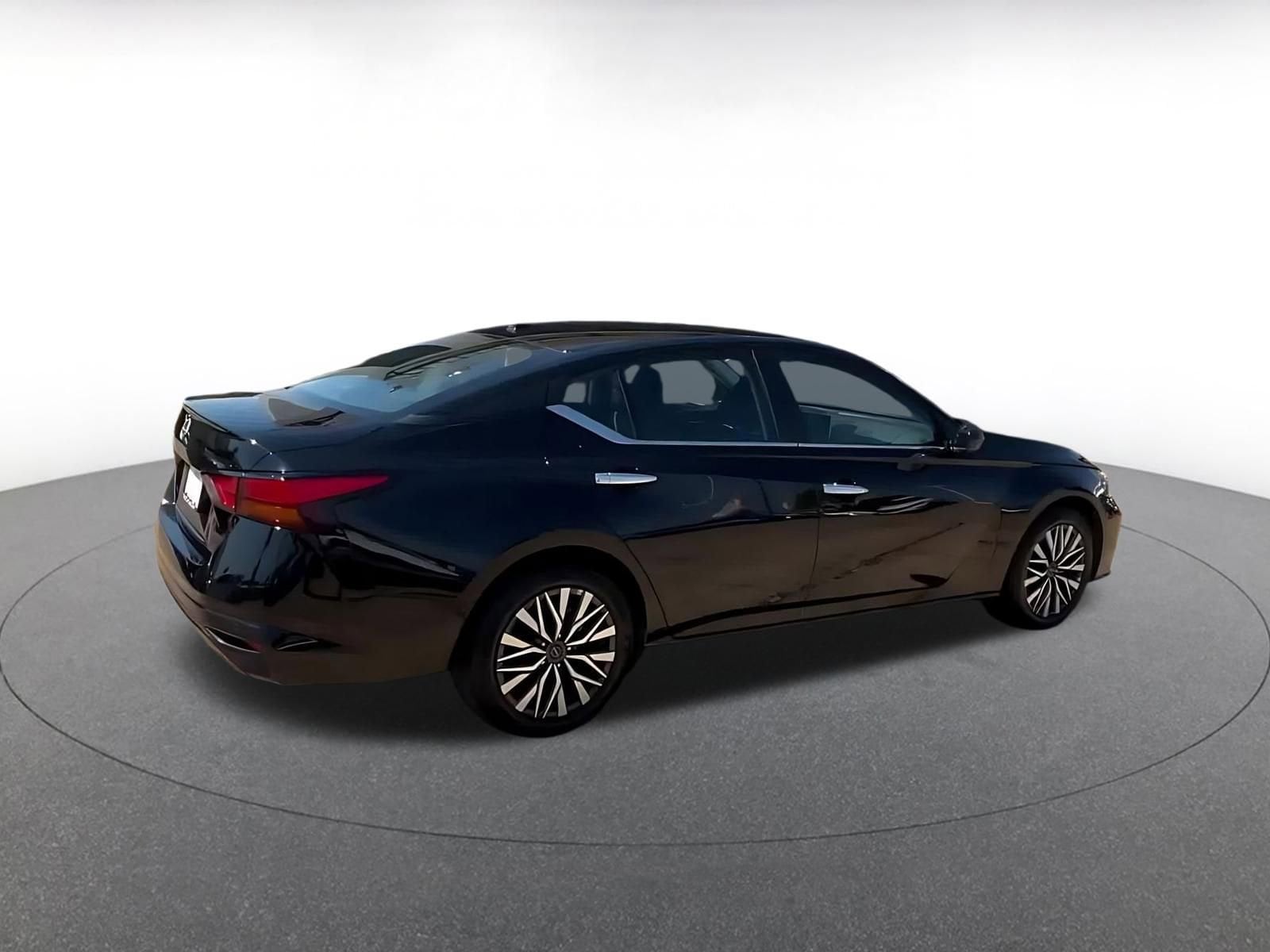 Thumbnail: 2025 Nissan Altima - 12