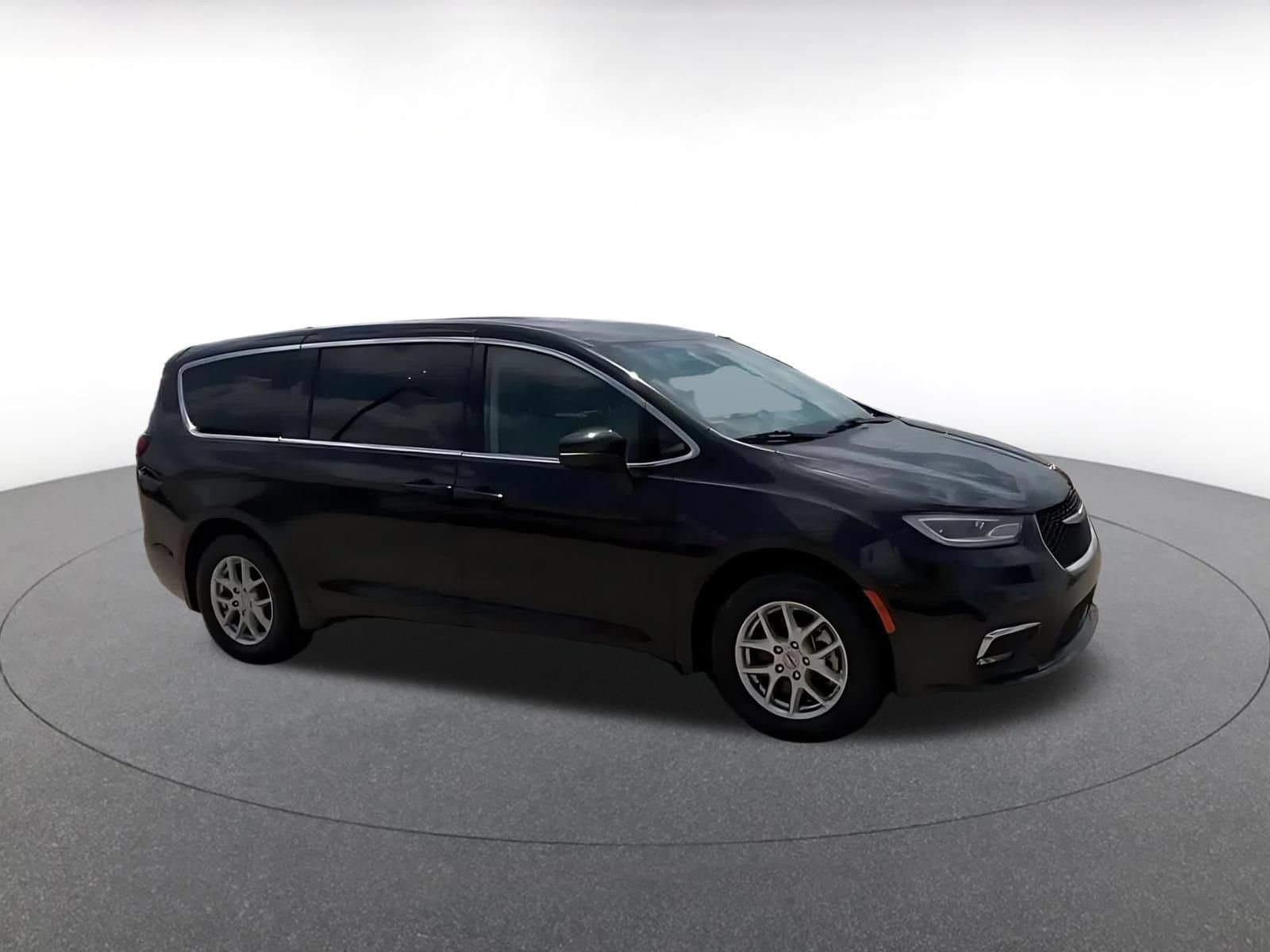 Thumbnail: 2023 Chrysler Pacifica - 2