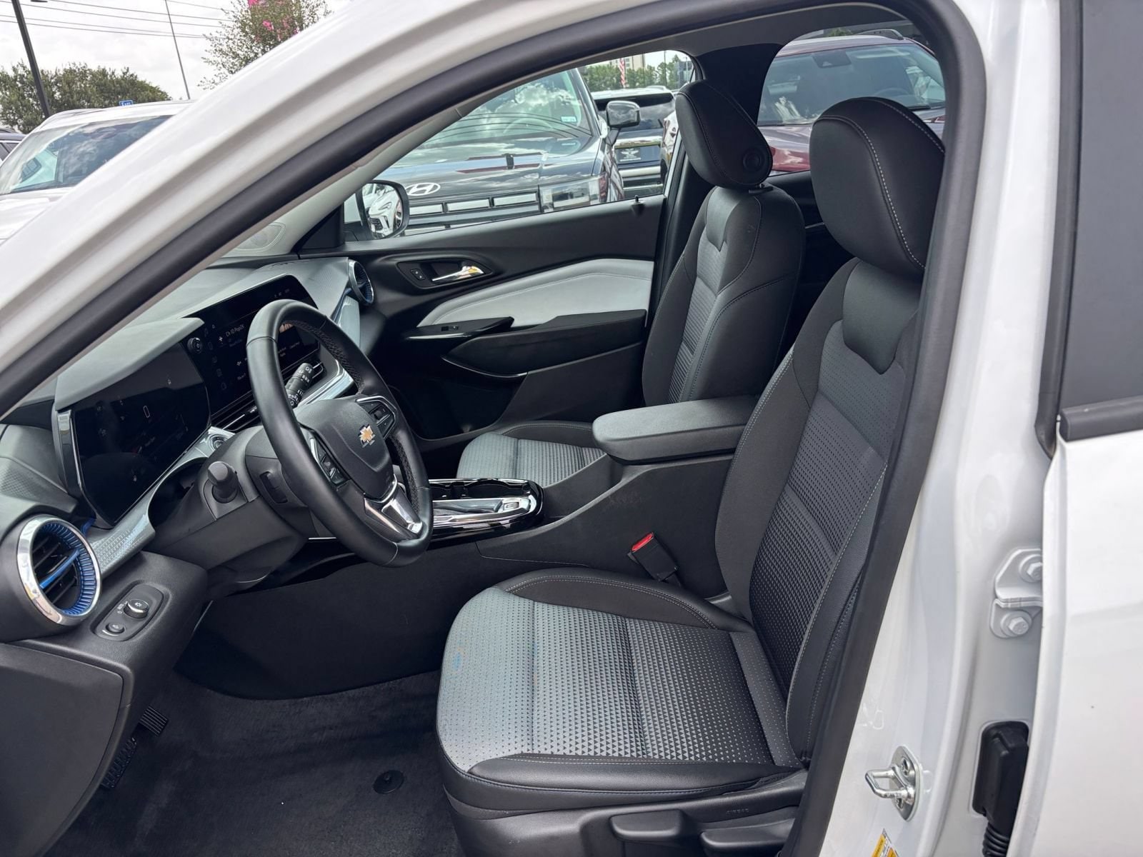 Thumbnail: 2025 Chevrolet Trax - 25