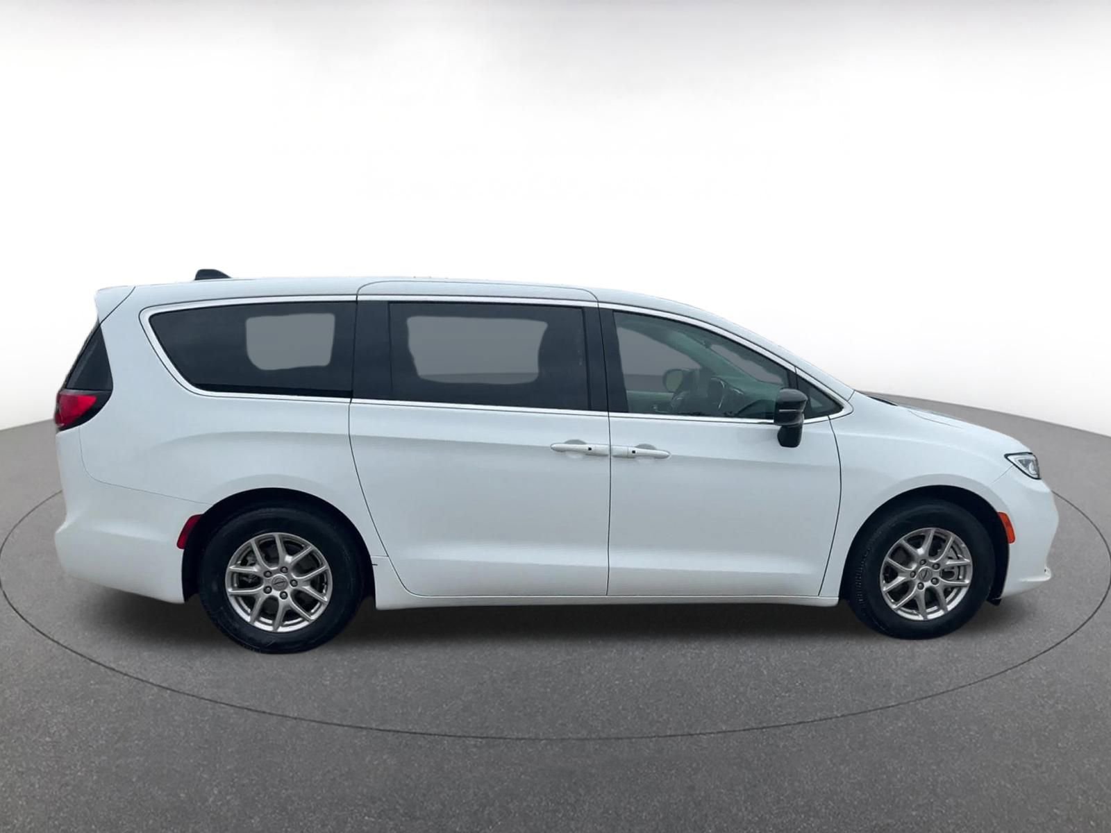 Thumbnail: 2024 Chrysler Pacifica - 13