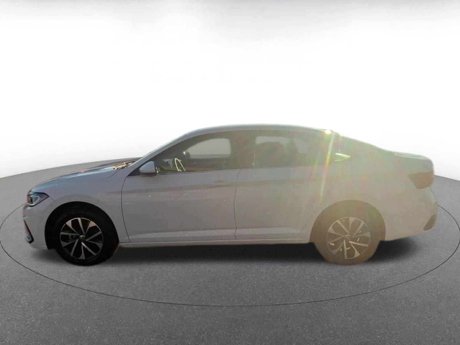 Thumbnail: 2025 Volkswagen Jetta - 9