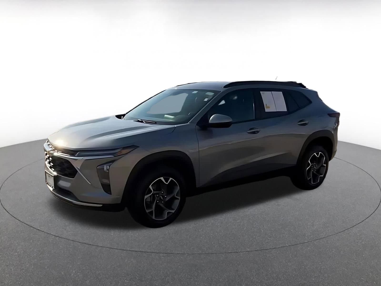 Thumbnail: 2025 Chevrolet Trax - 8