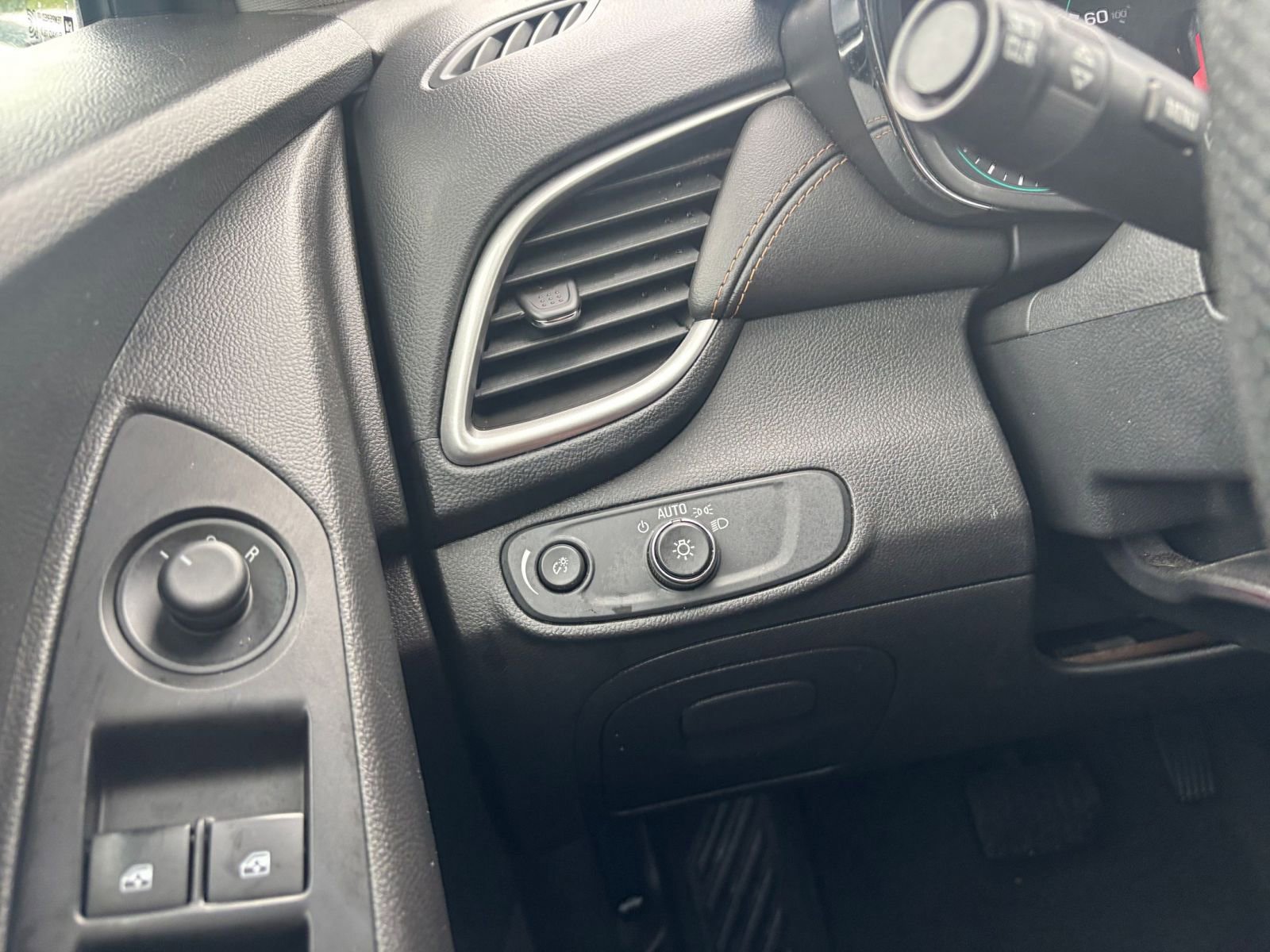 Thumbnail: 2020 Chevrolet Trax - 31