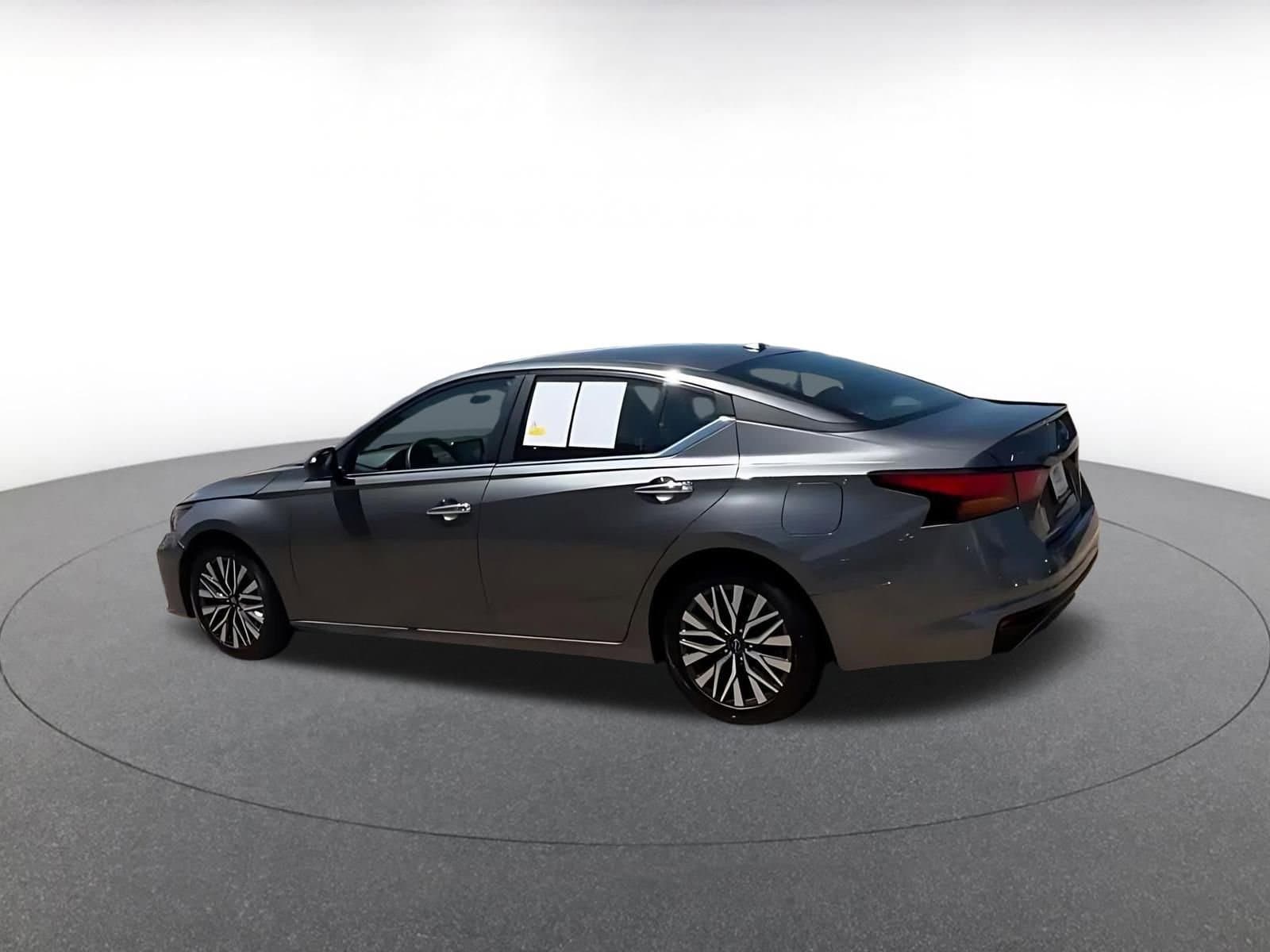 Thumbnail: 2025 Nissan Altima - 10