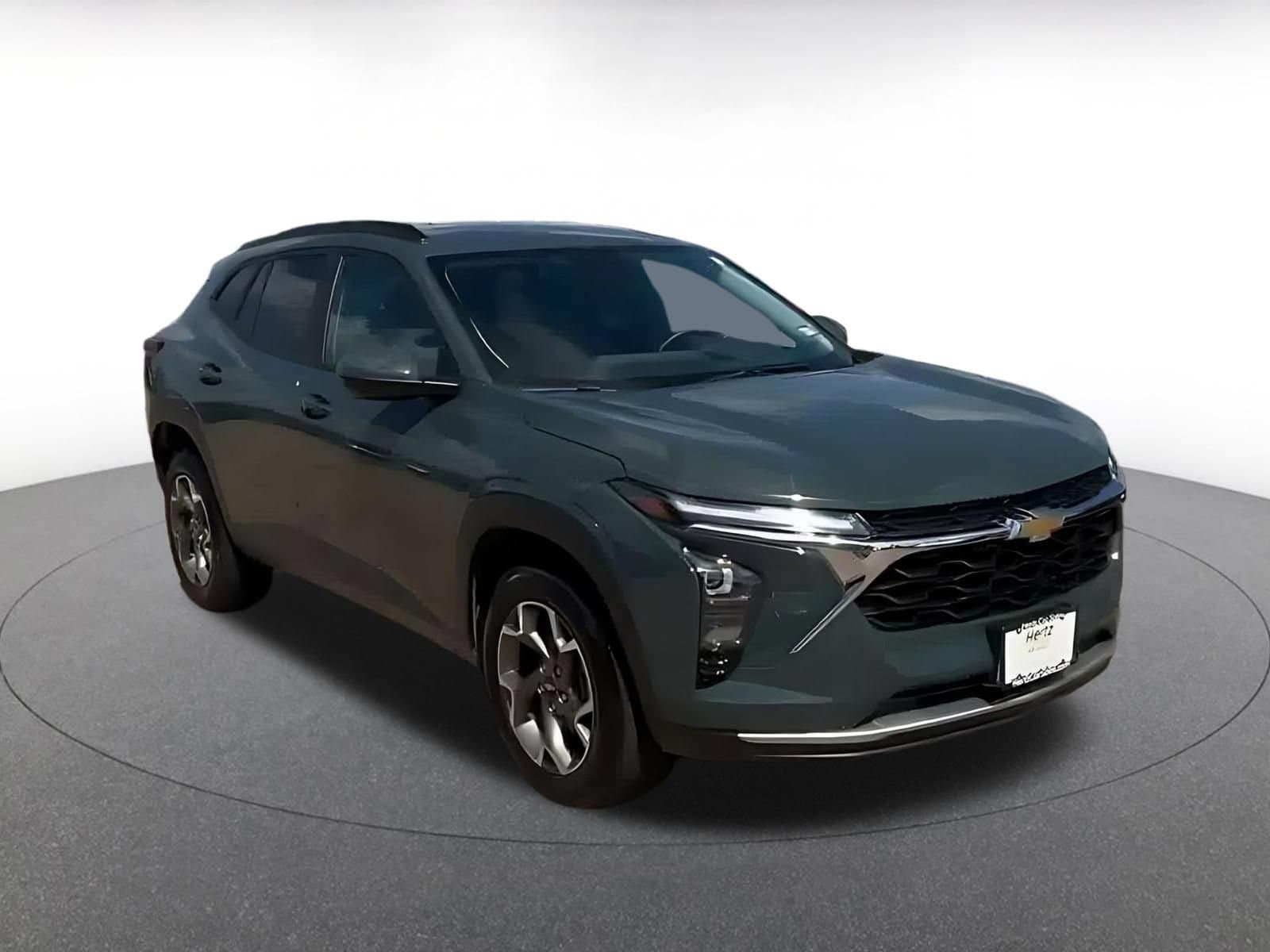 Thumbnail: 2025 Chevrolet Trax - 3