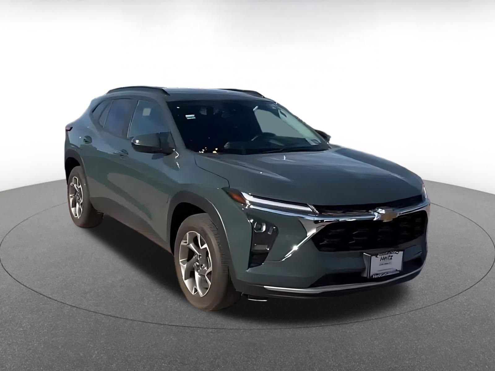 Thumbnail: 2025 Chevrolet Trax - 3