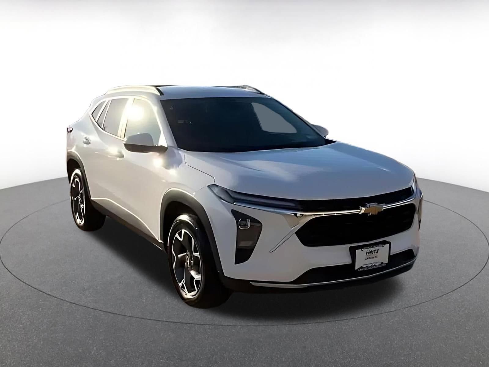 Thumbnail: 2025 Chevrolet Trax - 3