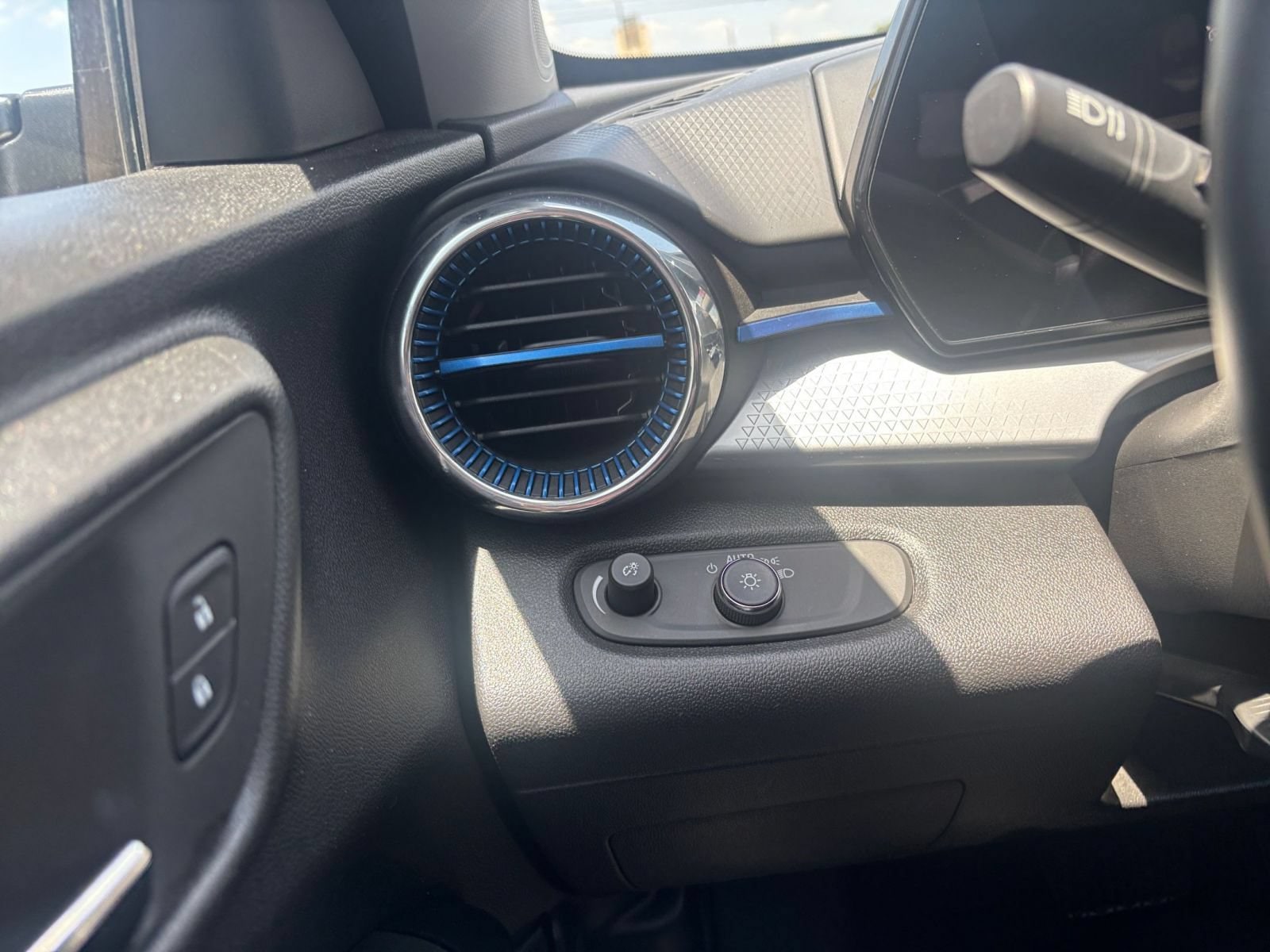 Thumbnail: 2025 Chevrolet Trax - 33
