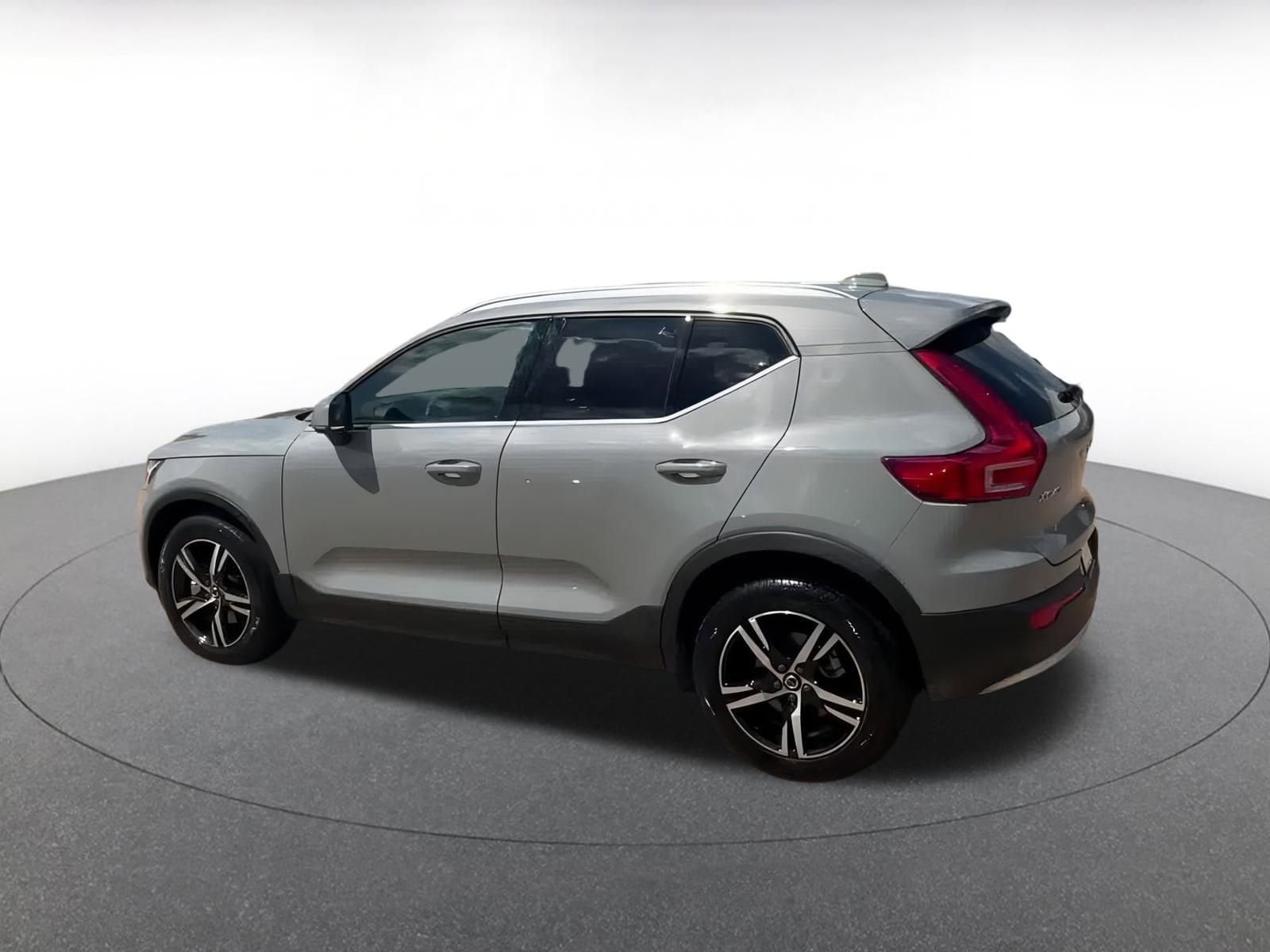 Thumbnail: 2024 Volvo XC40 - 9