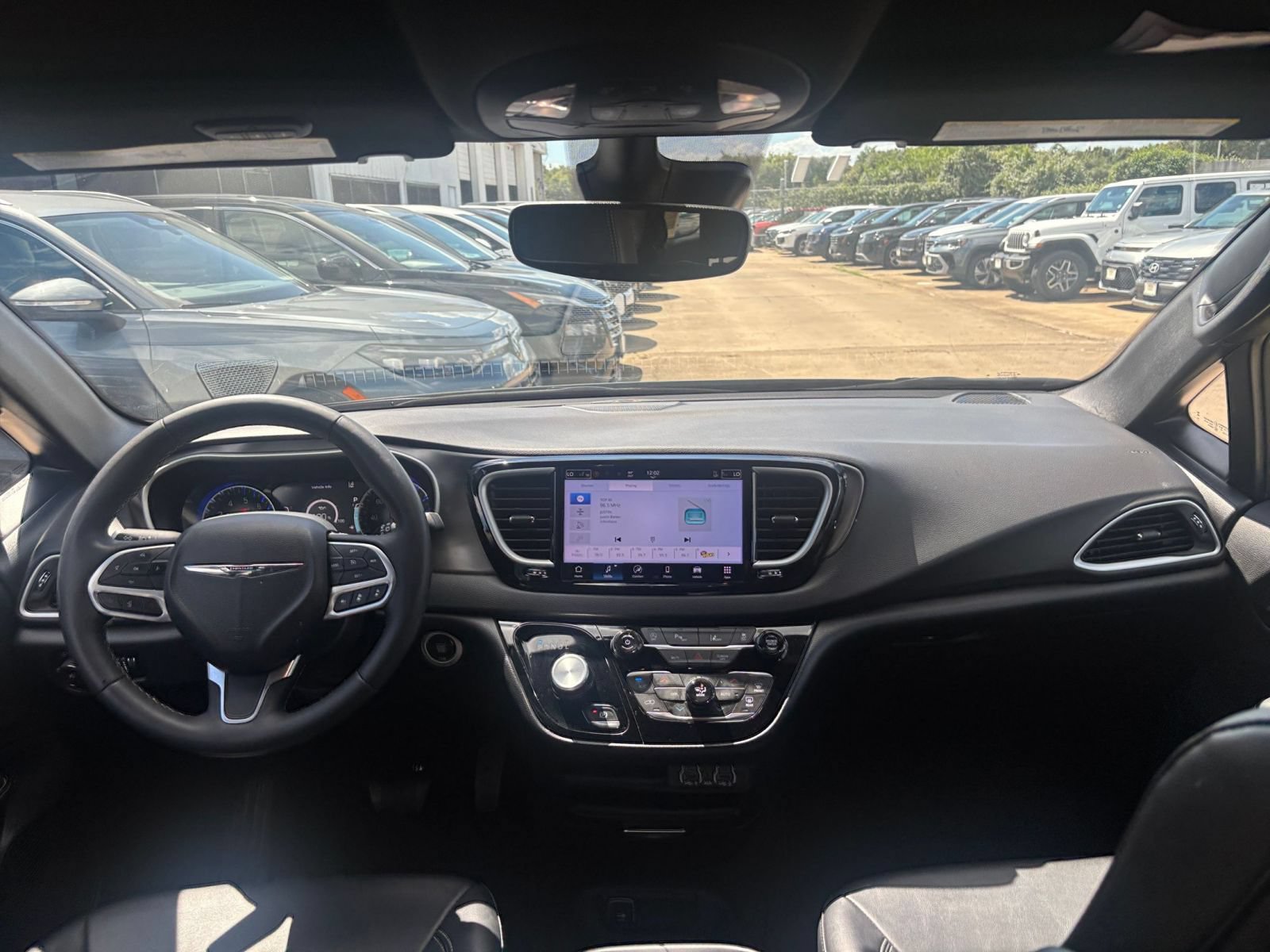 Thumbnail: 2025 Chrysler Pacifica - 35