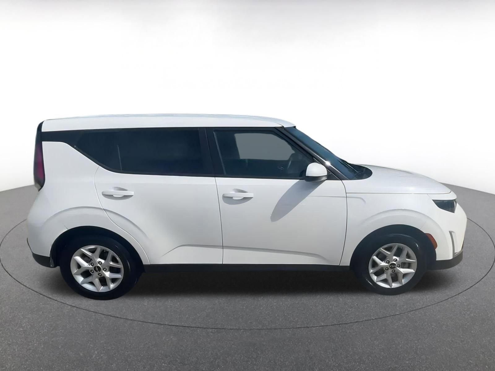 2024 Kia Soul LX 12