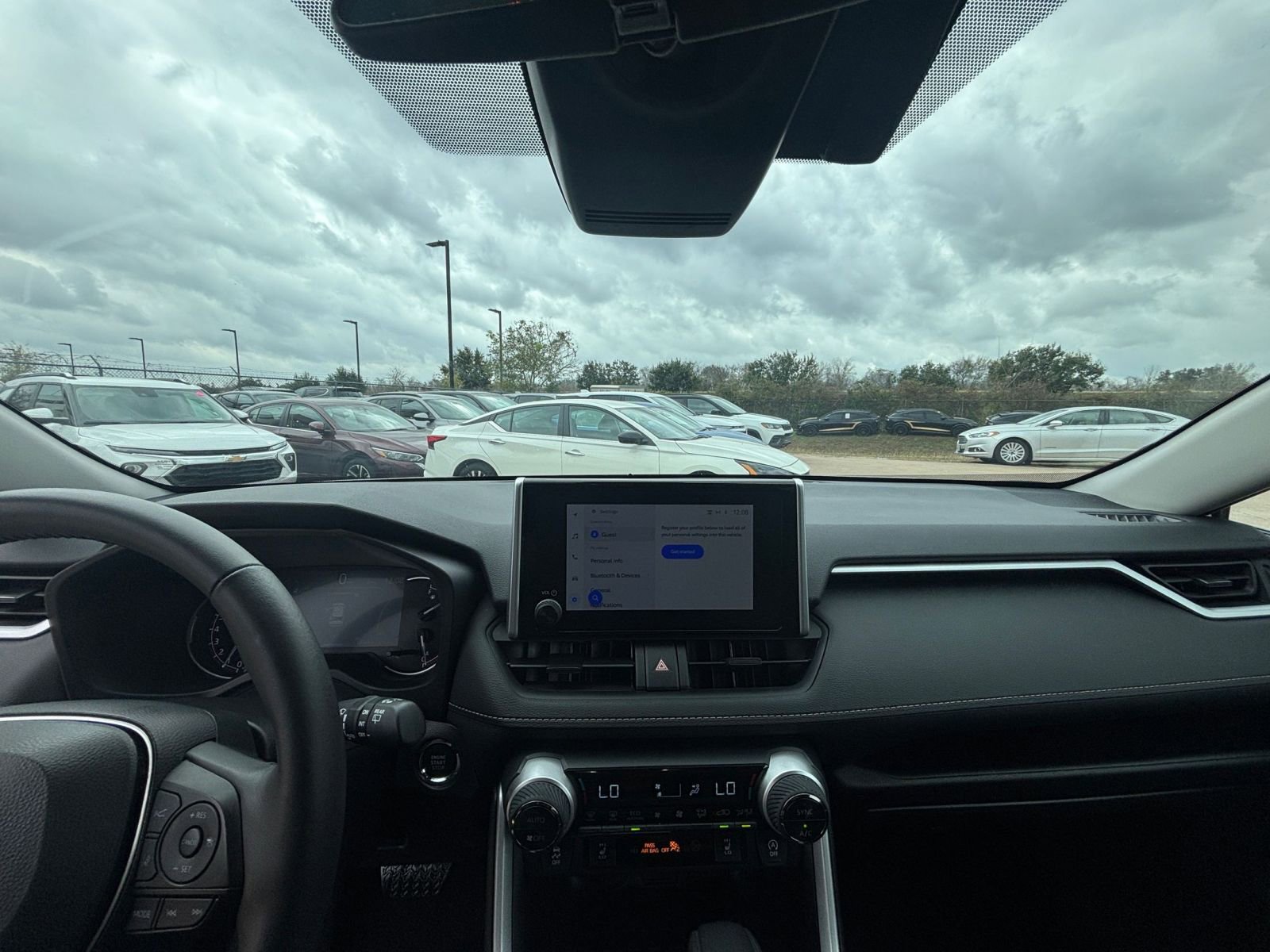 Thumbnail: 2025 Toyota RAV4 - 31