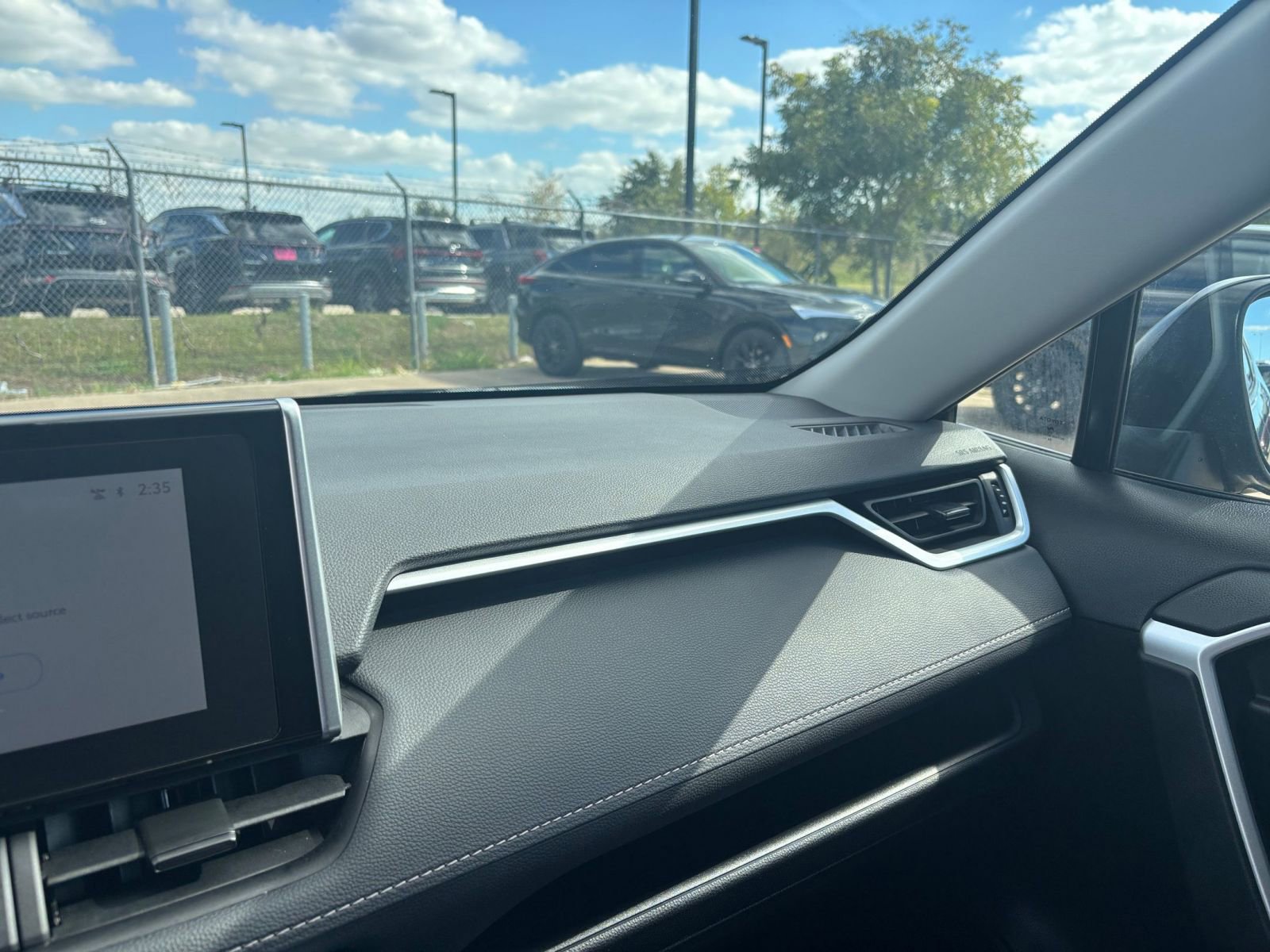 Thumbnail: 2025 Toyota RAV4 - 33