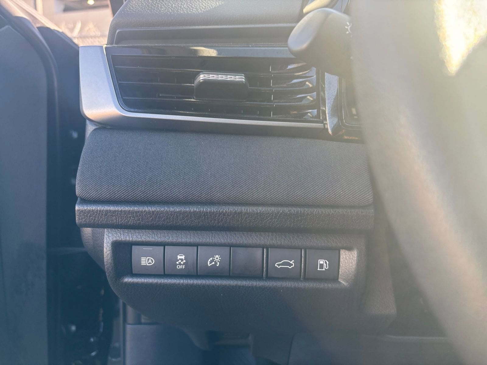 Thumbnail: 2025 Toyota Camry - 32