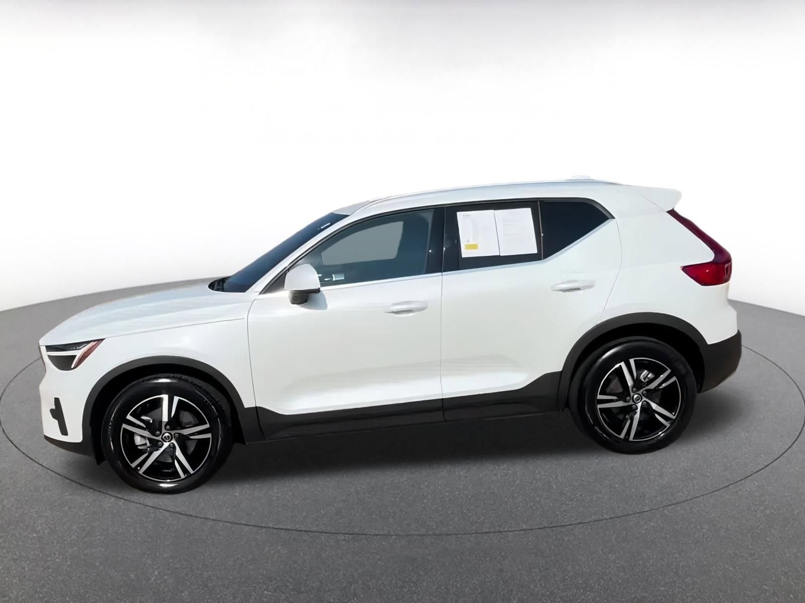 Thumbnail: 2024 Volvo XC40 - 9