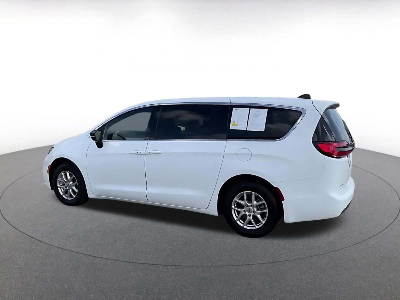 Thumbnail: 2025 Chrysler Pacifica - 10