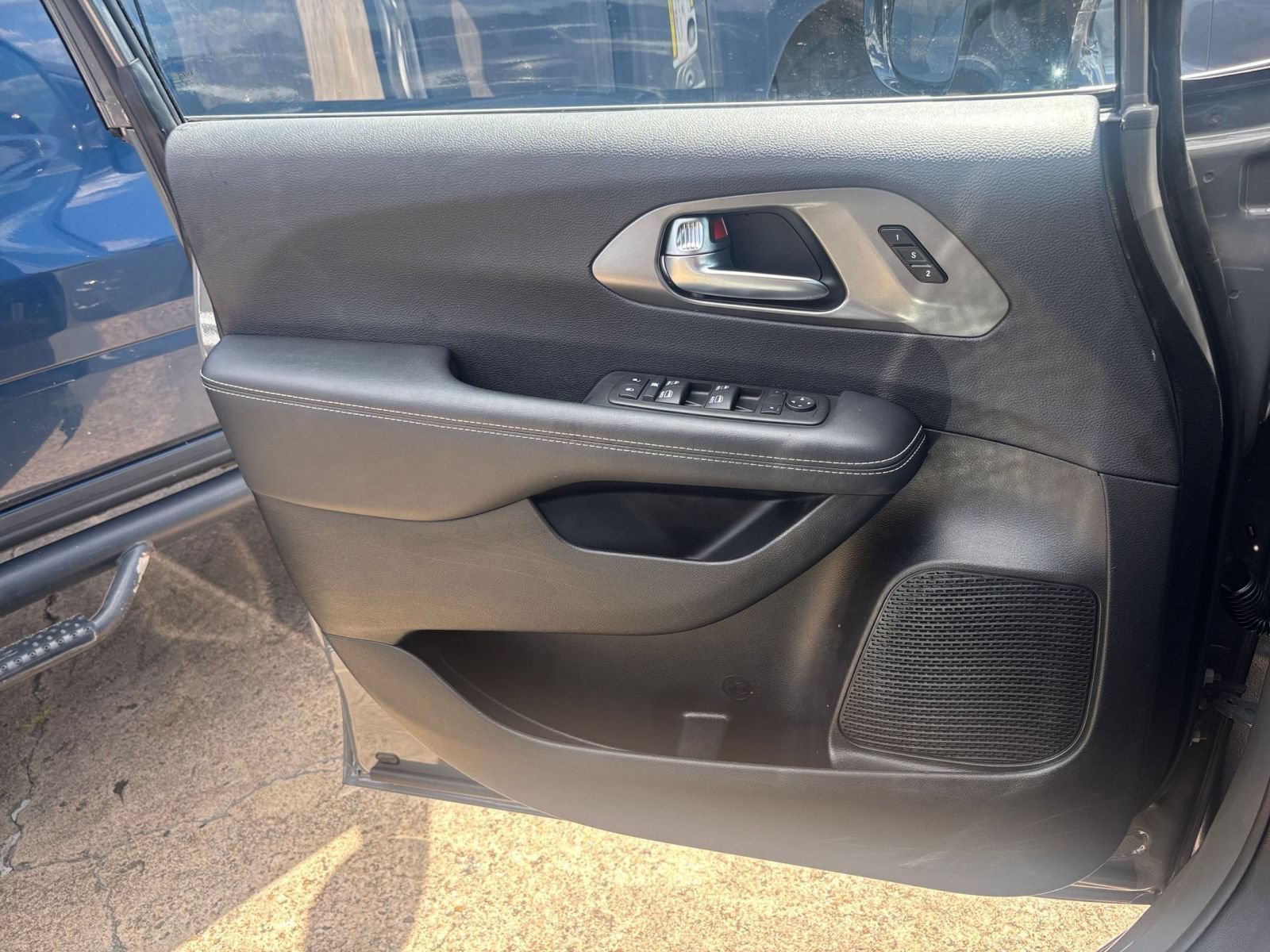 Thumbnail: 2025 Chrysler Pacifica - 18