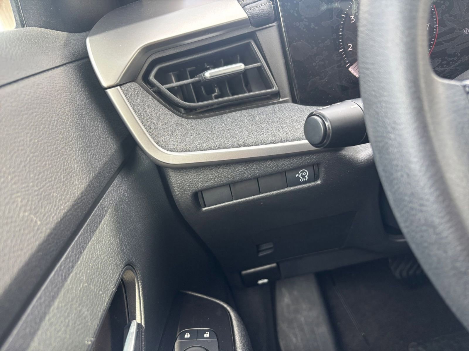 Thumbnail: 2025 Nissan Kicks - 32