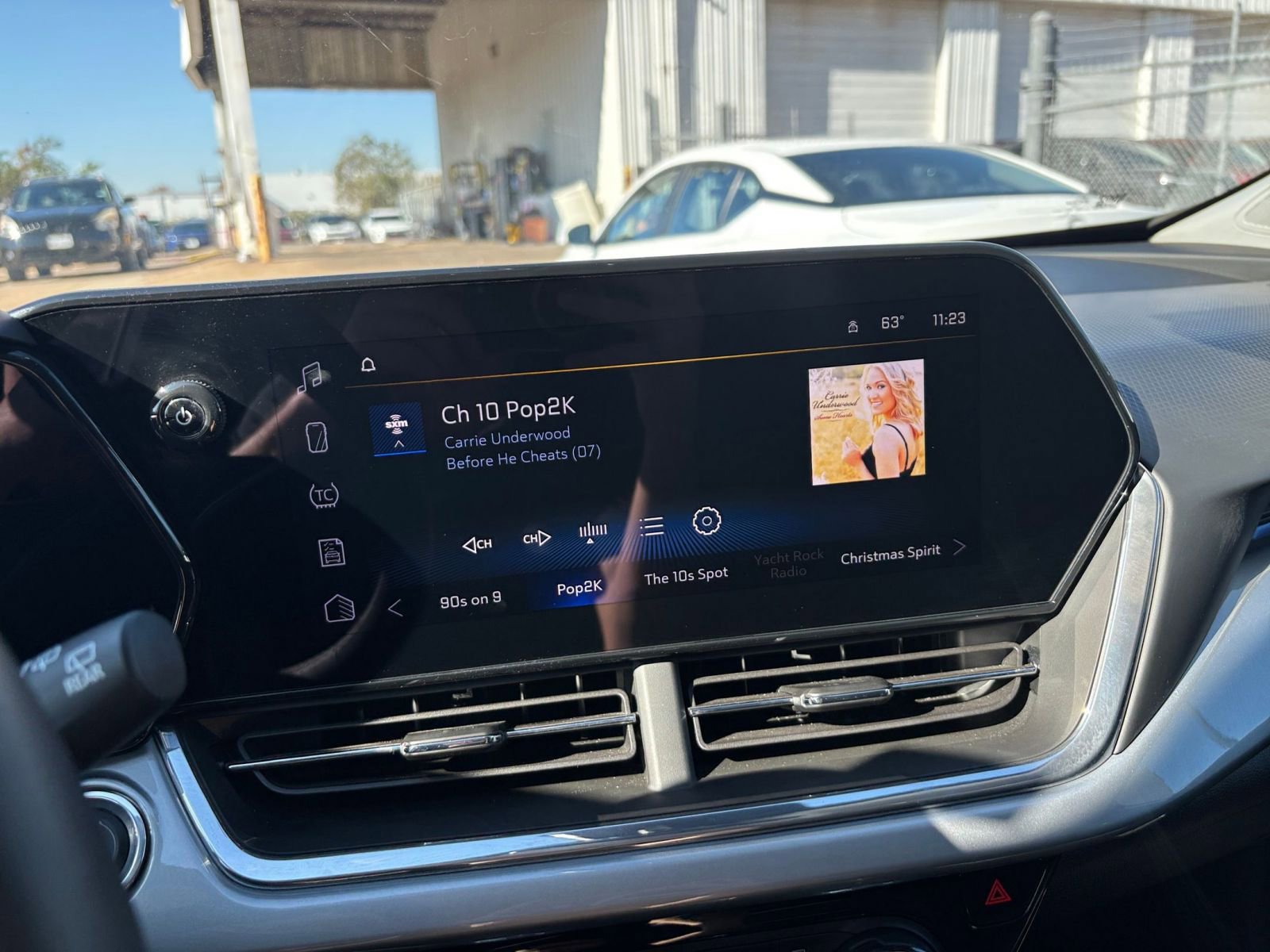 Thumbnail: 2025 Chevrolet Trax - 21