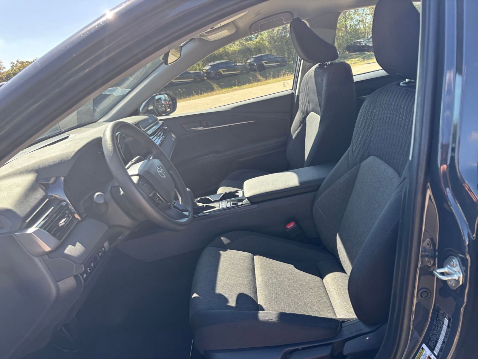 Thumbnail: 2025 Toyota Camry - 25