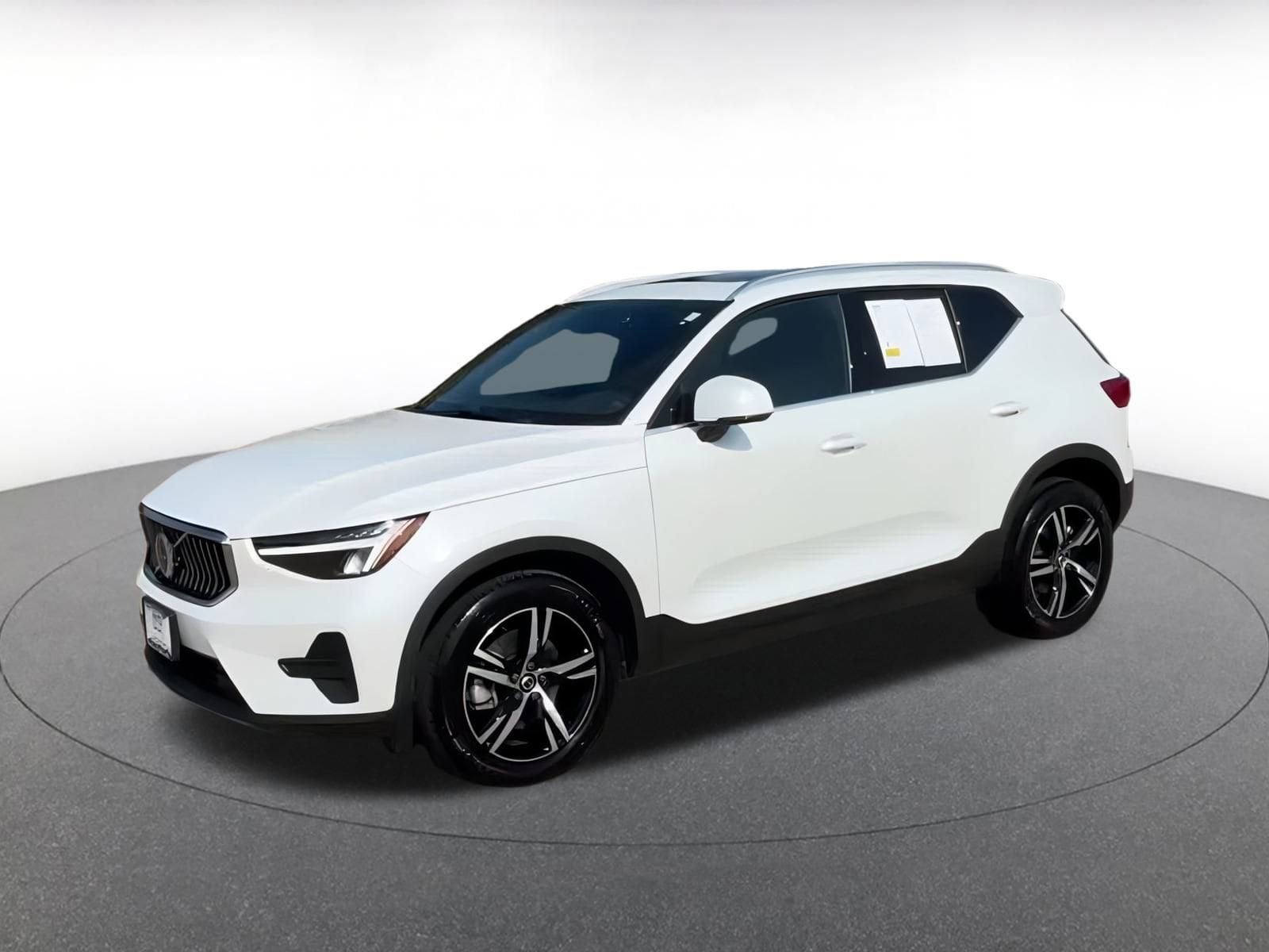Thumbnail: 2024 Volvo XC40 - 8