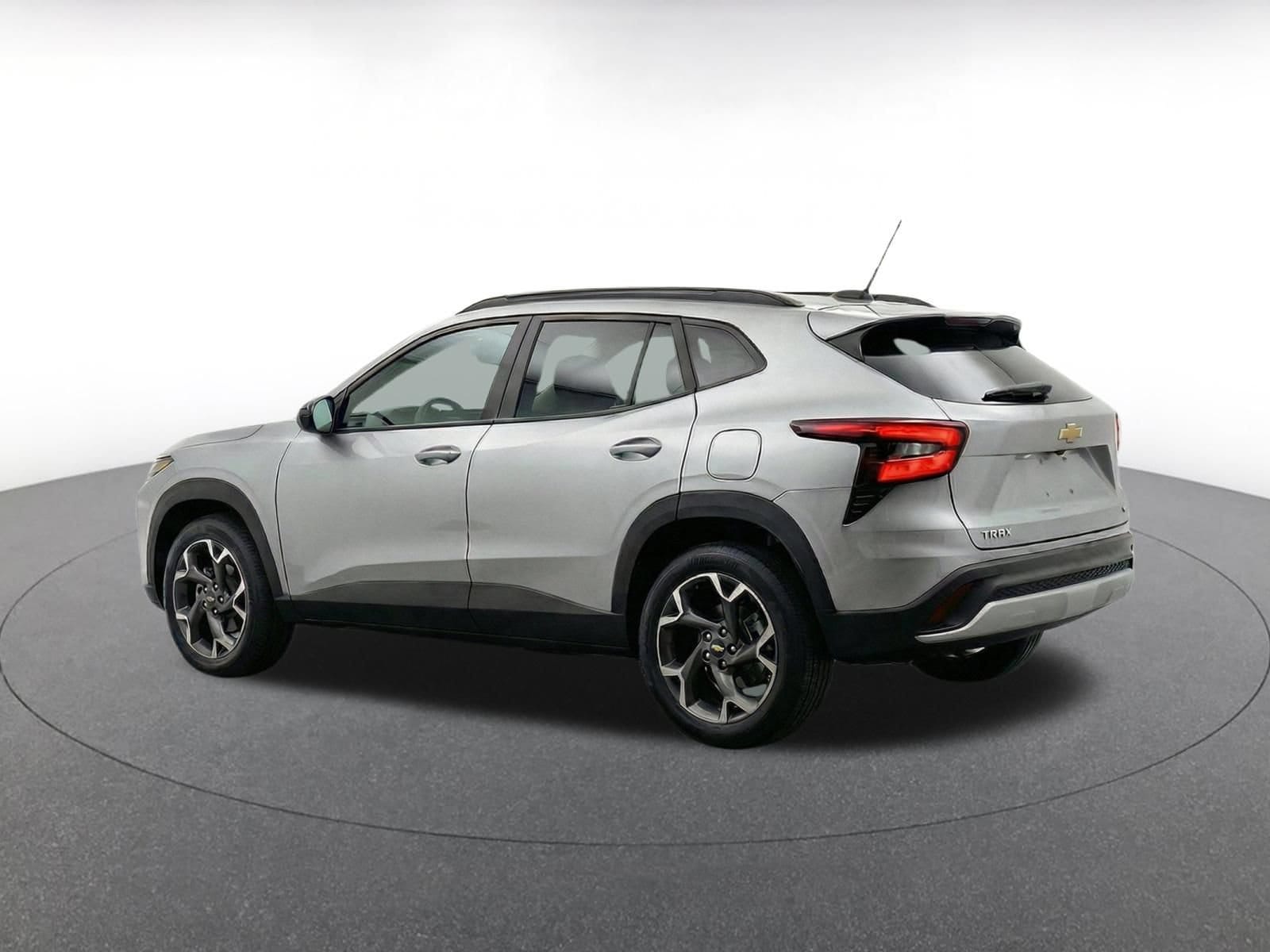 Thumbnail: 2025 Chevrolet Trax - 8
