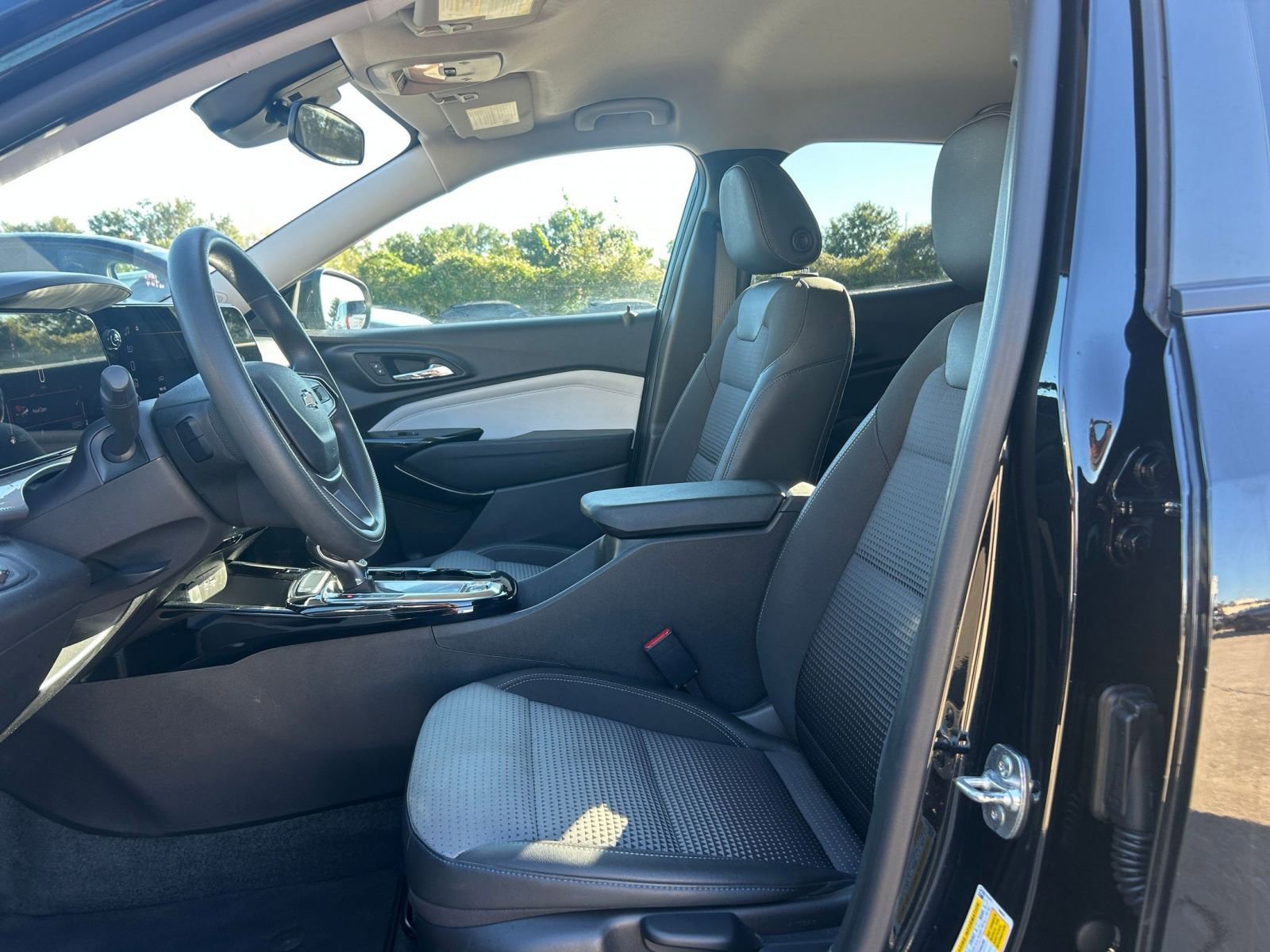 Thumbnail: 2025 Chevrolet Trax - 24