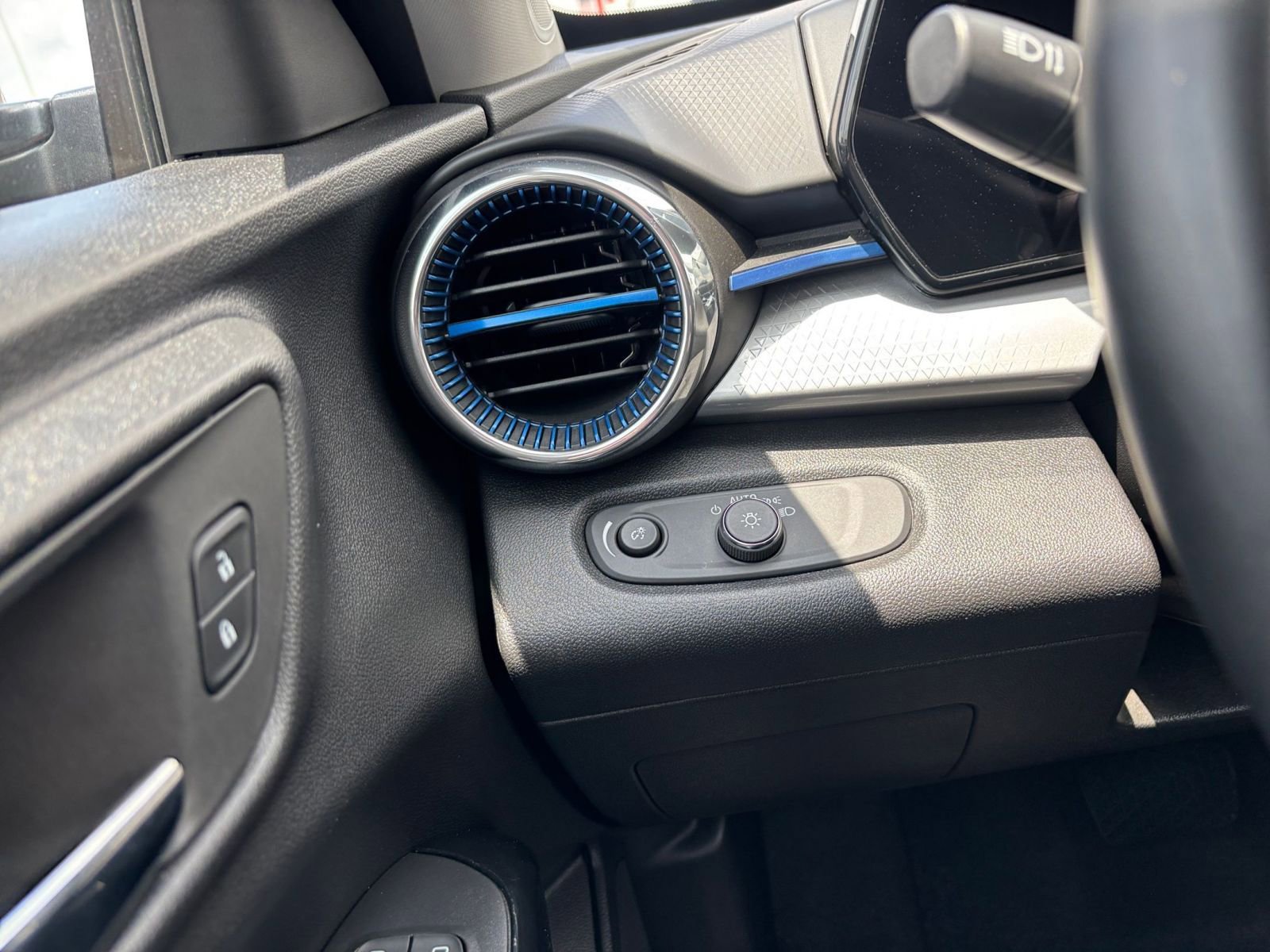 Thumbnail: 2025 Chevrolet Trax - 33