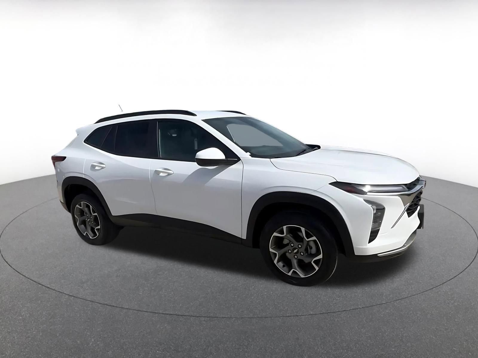 Thumbnail: 2025 Chevrolet Trax - 2