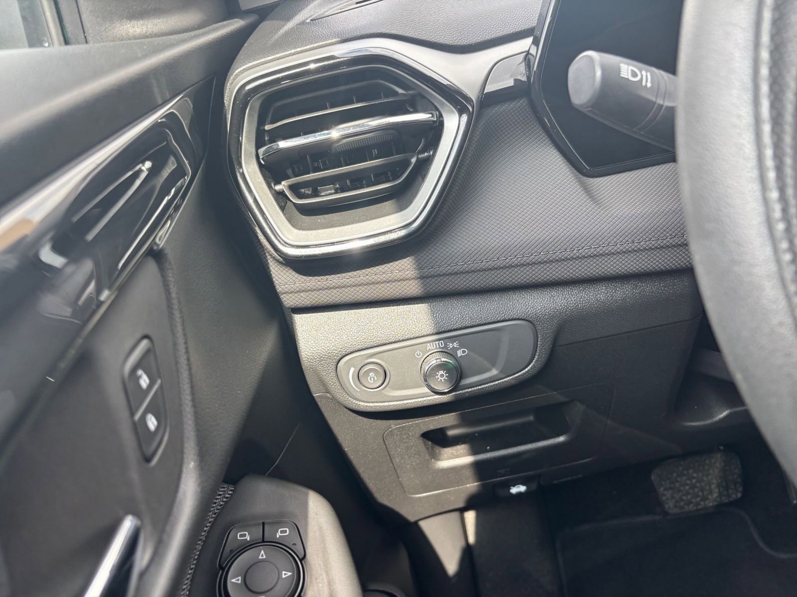 Thumbnail: 2025 Chevrolet TrailBlazer - 32