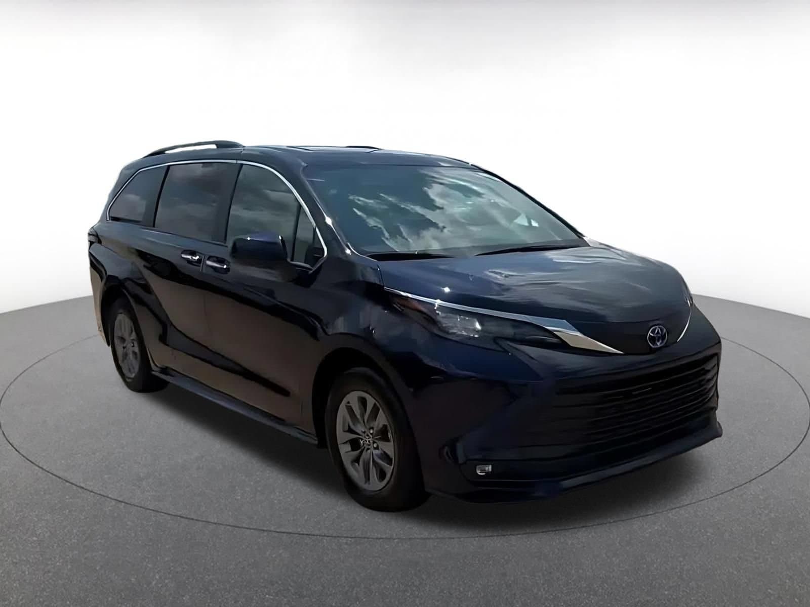 Thumbnail: 2025 Toyota Sienna - 3
