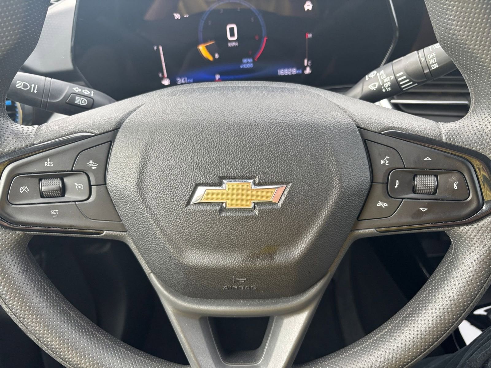 Thumbnail: 2025 Chevrolet Trax - 25